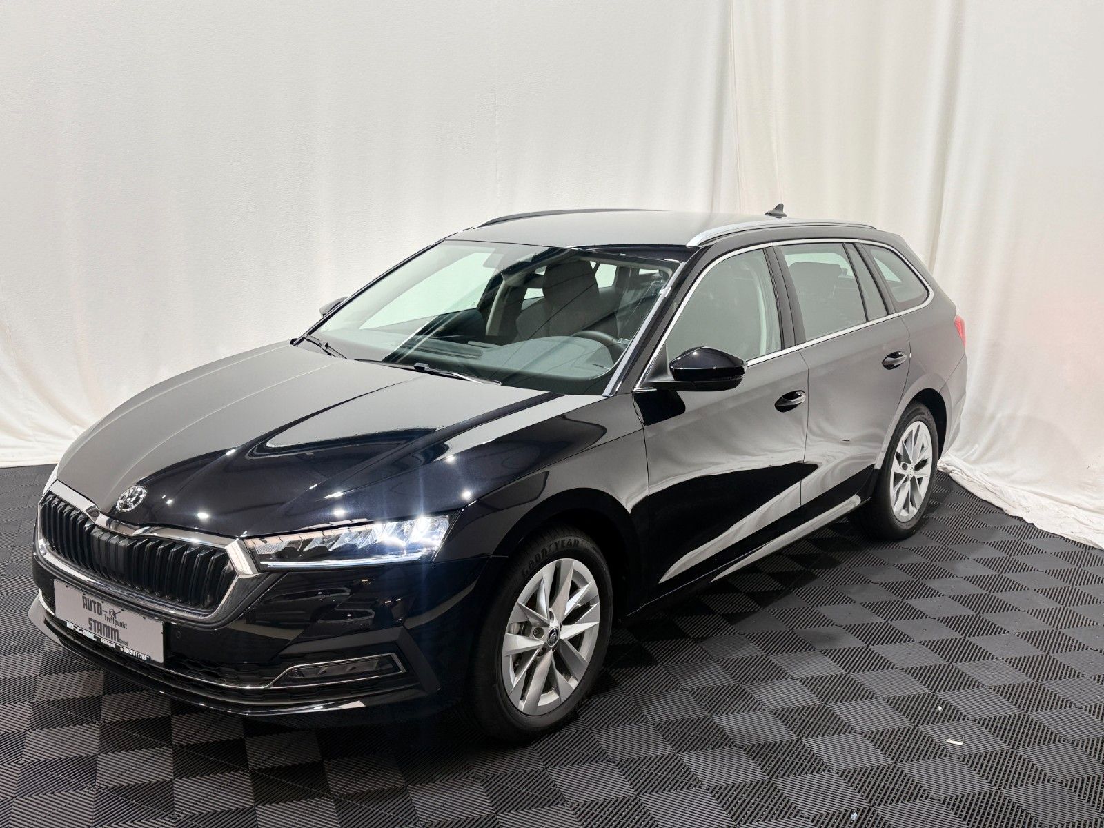 Fahrzeugabbildung SKODA Octavia Combi Style 2.0 TDI DSG