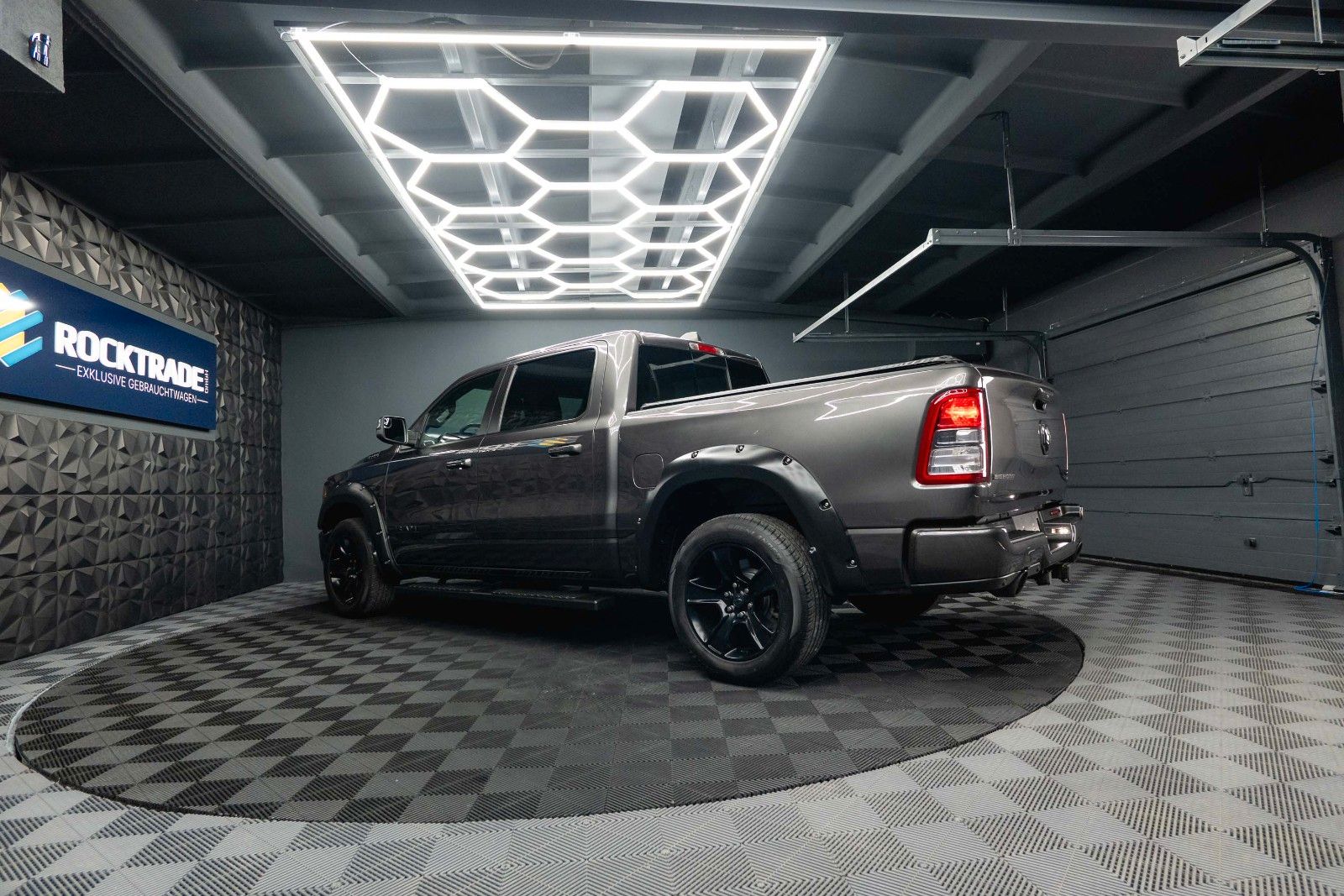 Fahrzeugabbildung Dodge RAM 5.7 V8 HEMI 4x4 LPG BRC Offroad Night-Paket