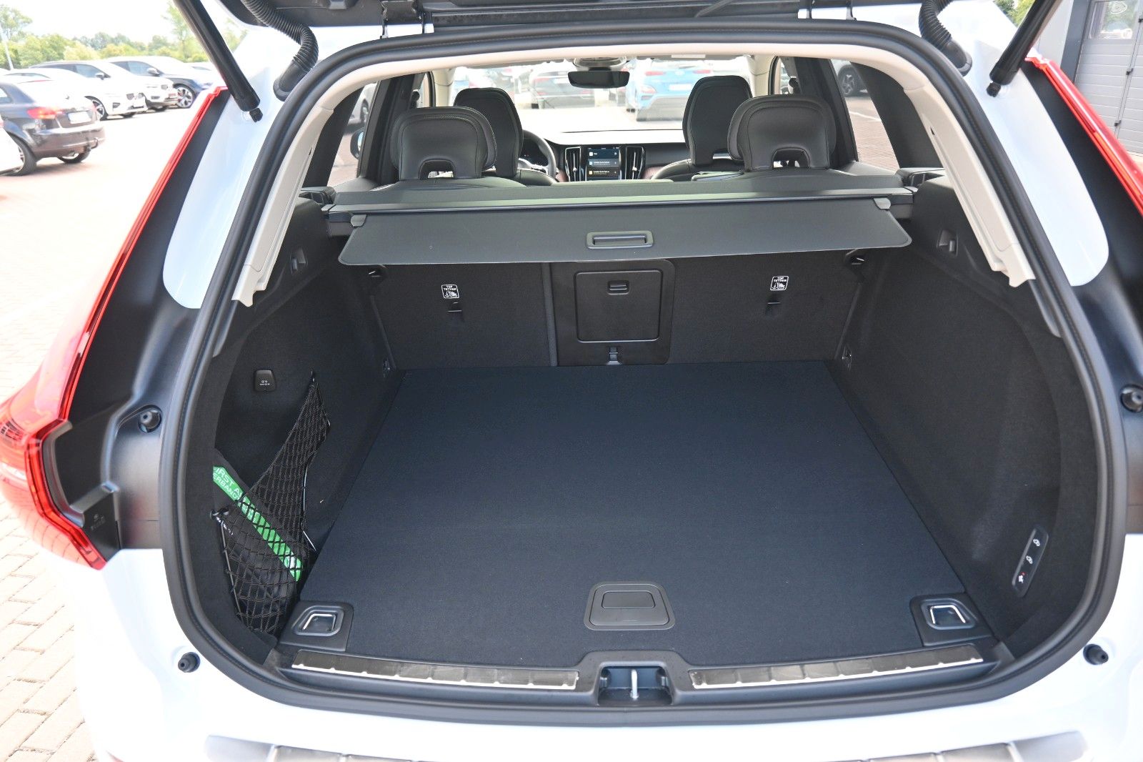 Fahrzeugabbildung Volvo XC60 B4 D AWD Ultimate Dark*STDHZG*LUFT*360°*ACC