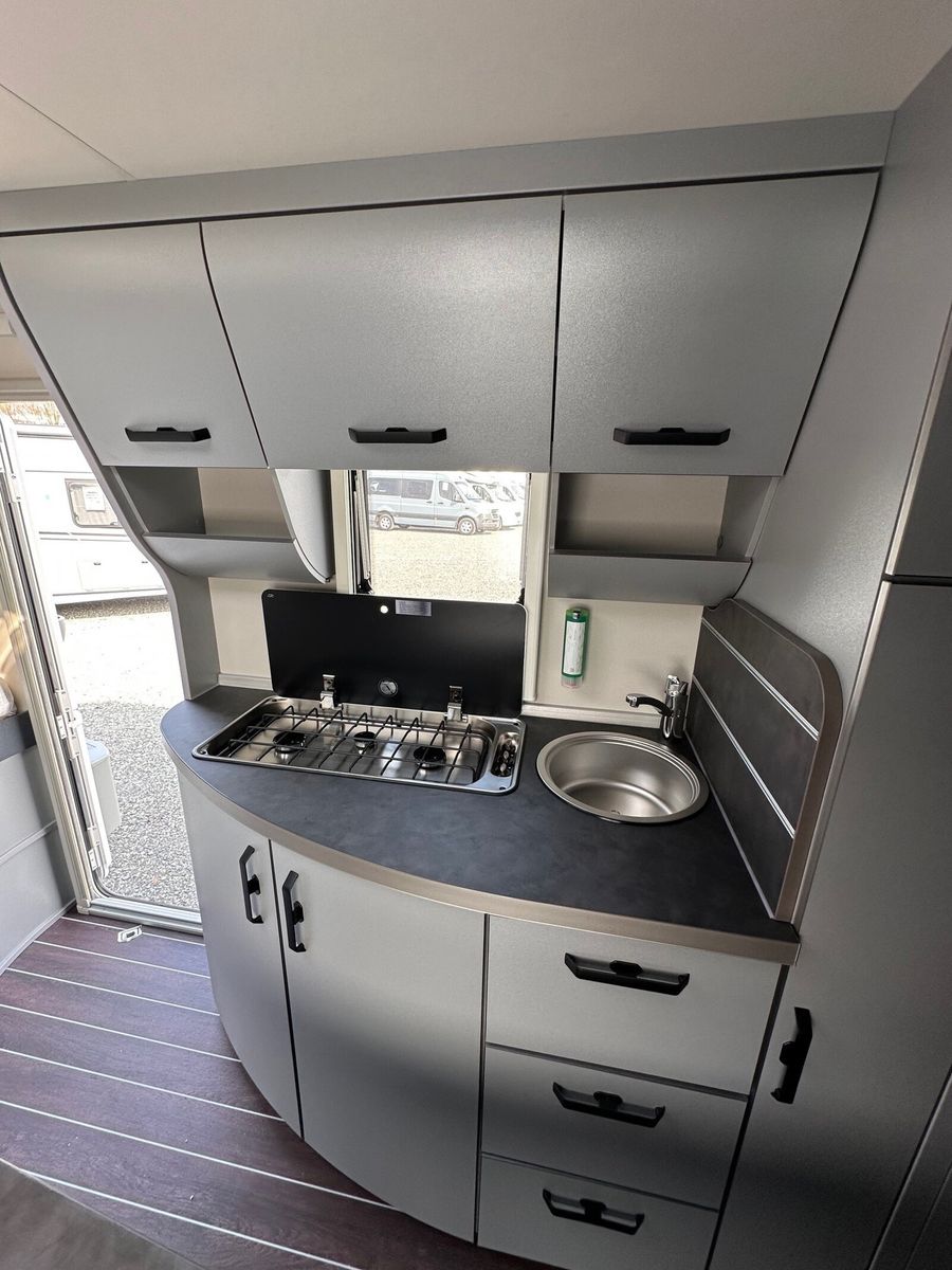 Fahrzeugabbildung Knaus Sport & Fun BLACK SELECTION 480 QL Klima Markise