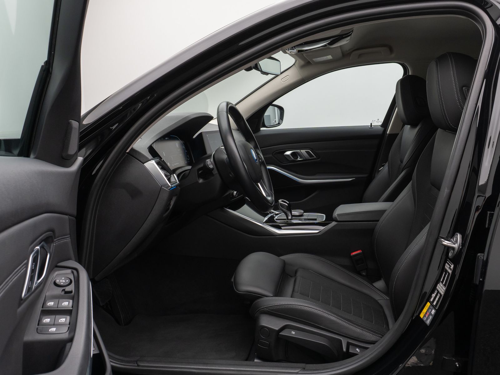 Fahrzeugabbildung BMW 330e Sport Line DAB HiFi WLAN Stop&Go PDC Alarm