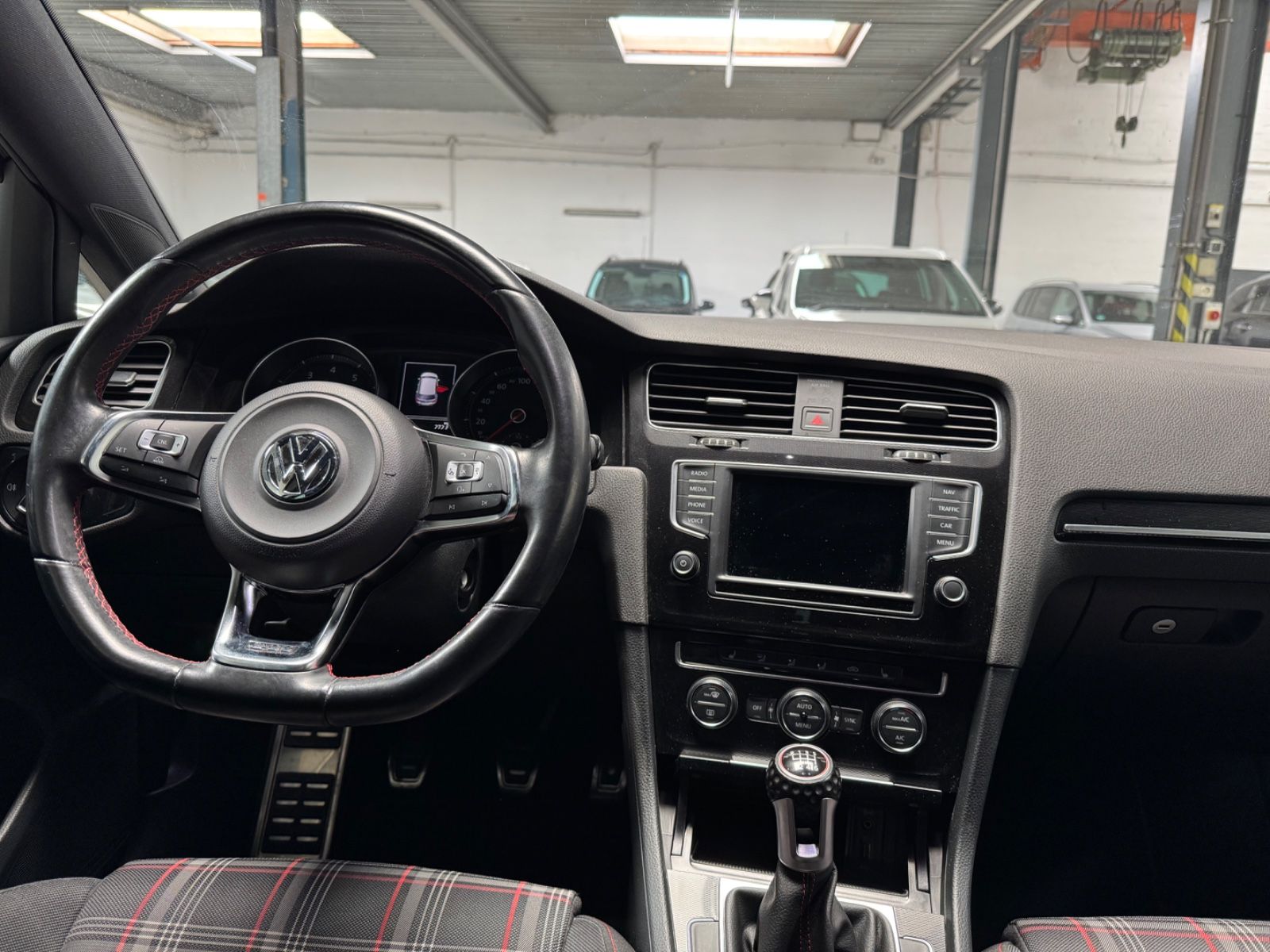 Volkswagen Golf VII Lim. GTI BMT Navi SHZ Klima Tempo foto 12