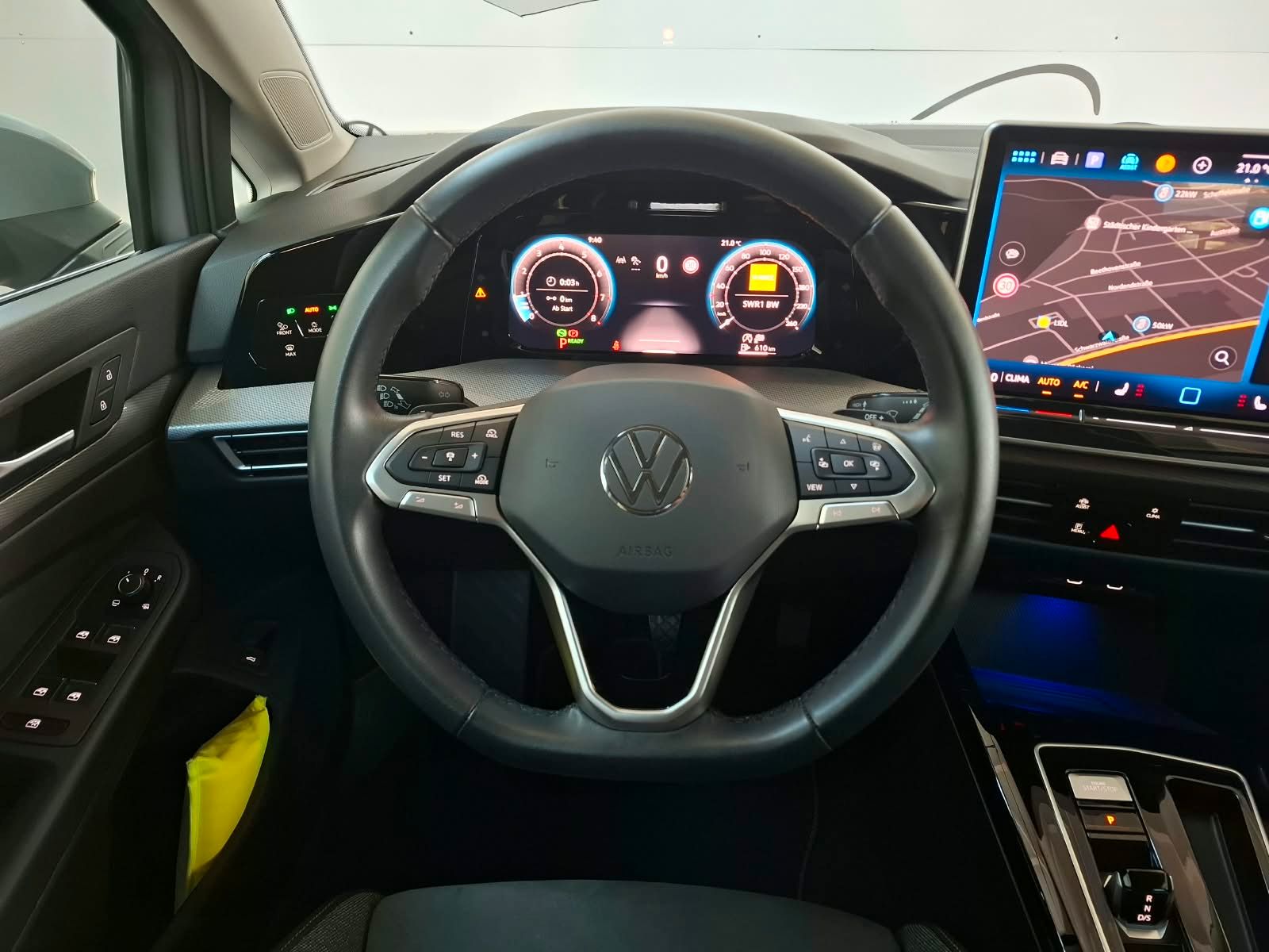 Fahrzeugabbildung Volkswagen Golf VIII Var. Style 1,5 eTSI DSG +IQ.Light+Navi