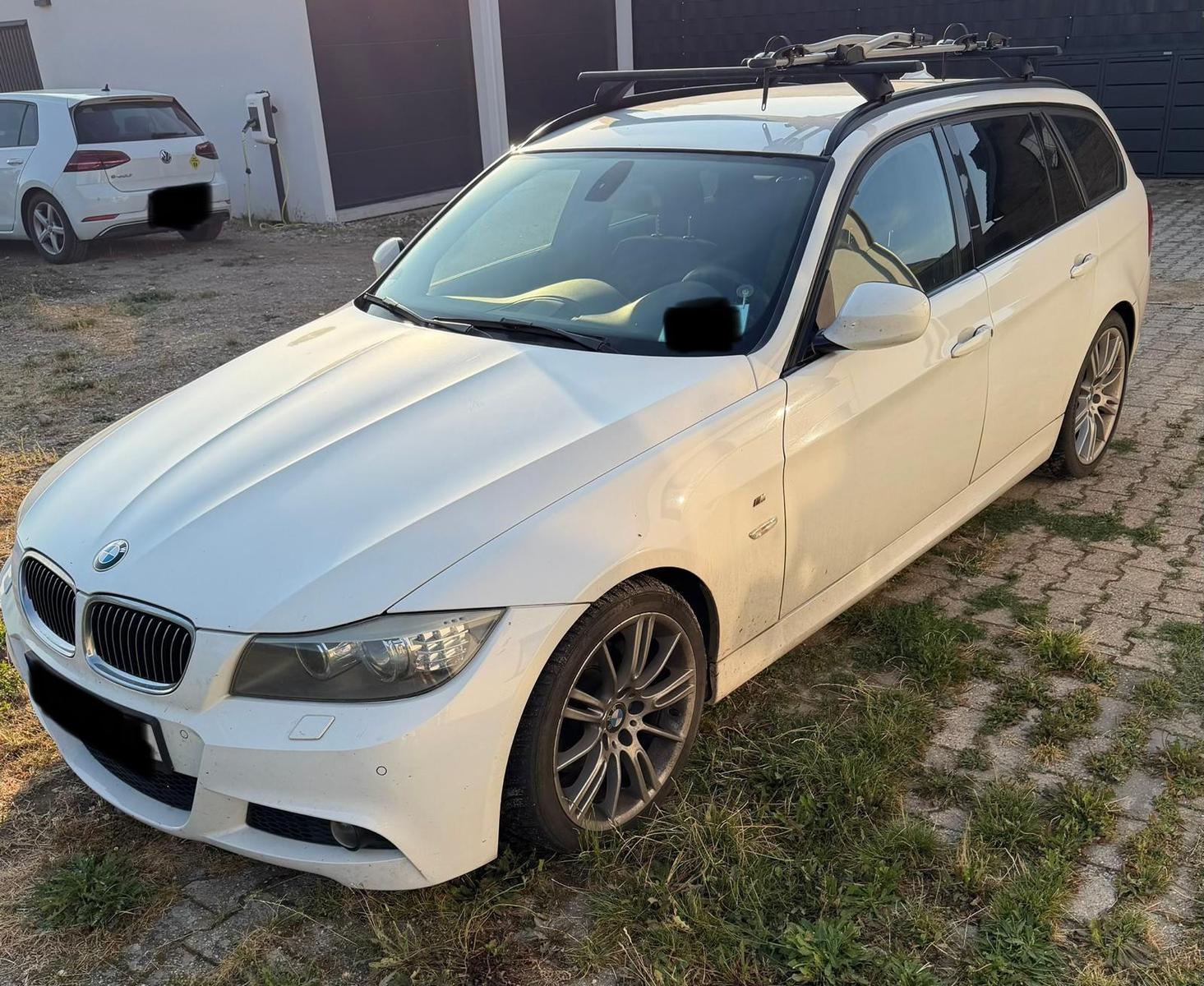 BMW 320 2012 — rear view