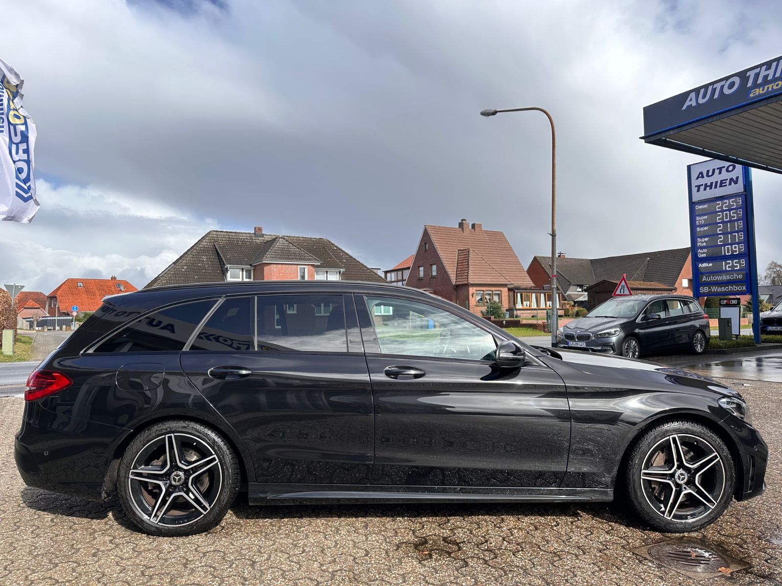 Fahrzeugabbildung Mercedes-Benz C 300 T-Modell AMG Line Night/AHK/LED/Navi/eHeck