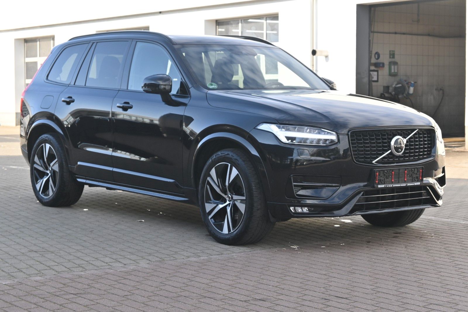 Fahrzeugabbildung Volvo XC90 R Design AWD*B&W*PANO*LUFT*AHK*360*VOLL