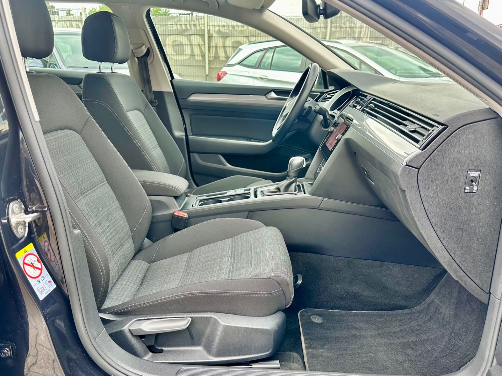 Fahrzeugabbildung Volkswagen PASSAT VARIANT BUSINESS*AUTOM.+NAVI+1.HAND*