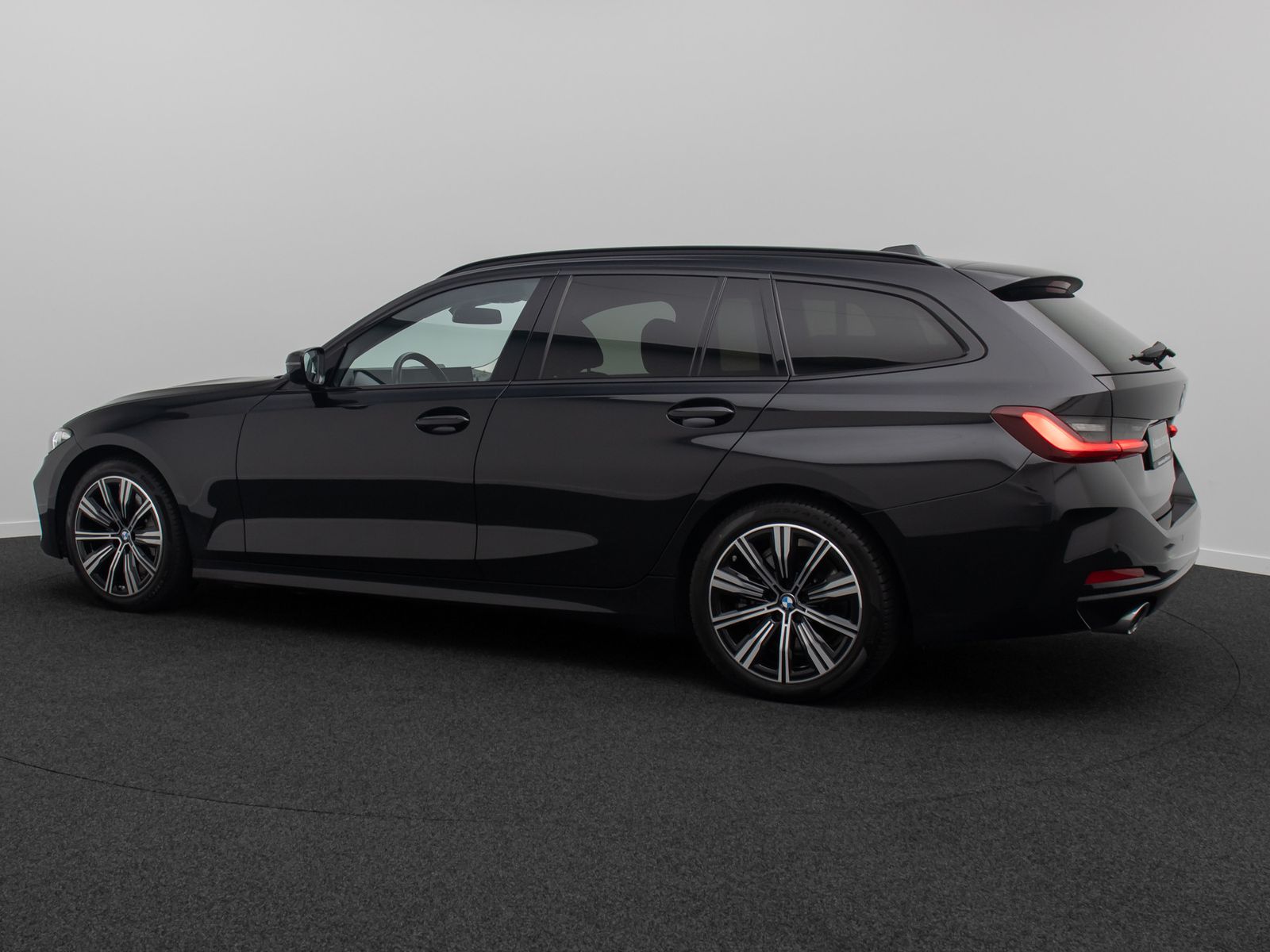 Fahrzeugabbildung BMW 330d H/K GeschwindigReg AHK DAB Widscreen 18Zoll