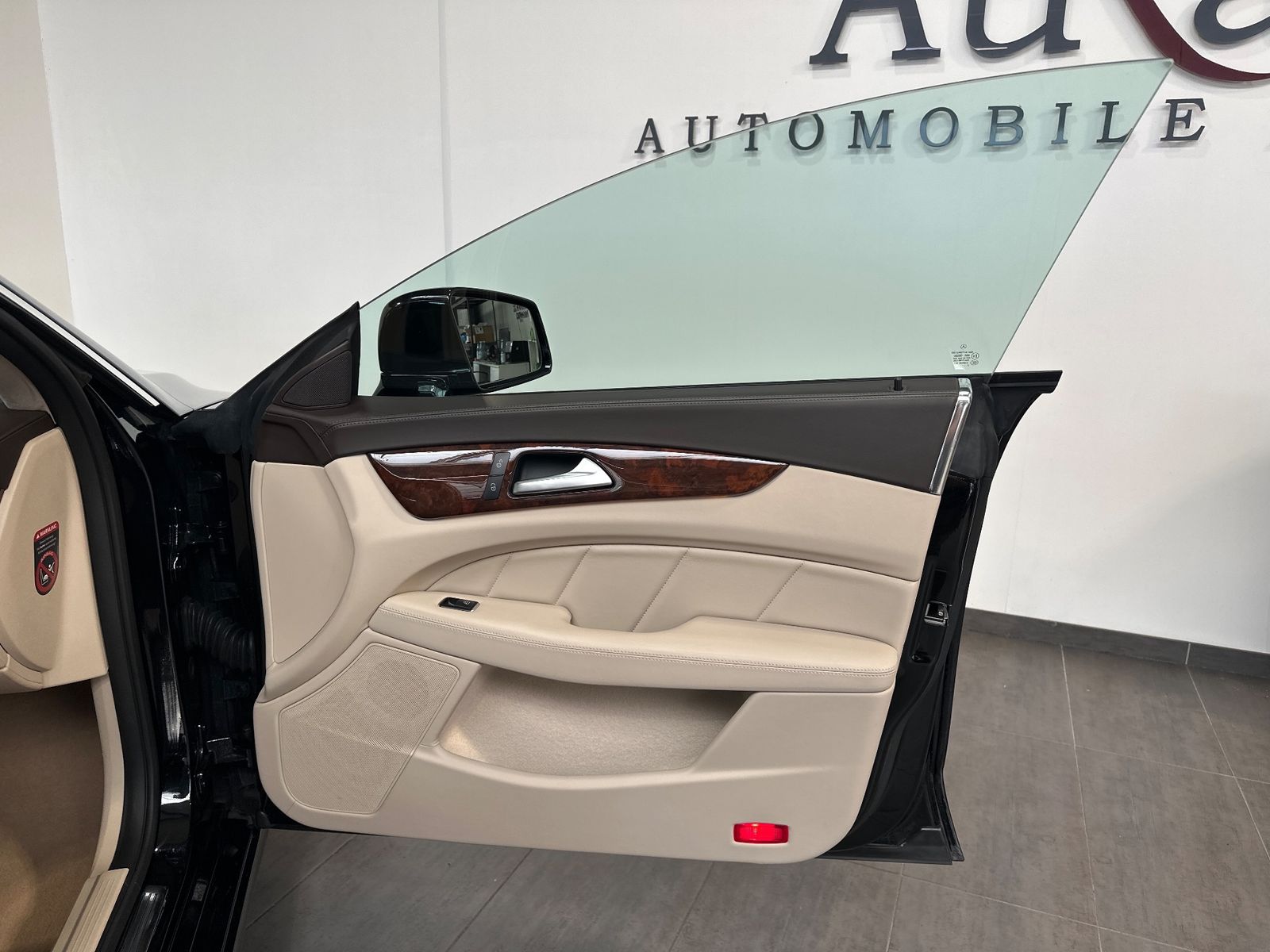 Fahrzeugabbildung Mercedes-Benz CLS 400 4MATIC NAV+LED+SHZ+GLASDA+AIRMATIC+PP