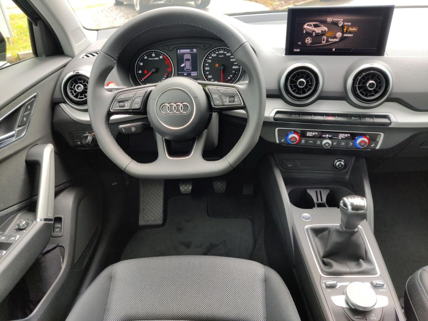 Fahrzeugabbildung Audi Q2 Advanced 30 TFSI, Klima- und Komfortpaket, In