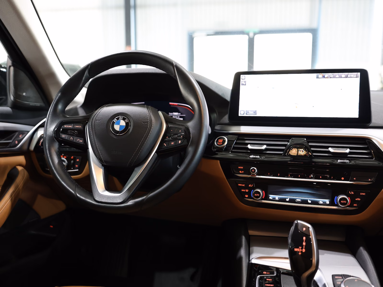 BMW 520i Touring BUSINESS BLACK & BROWN / H/K / LED