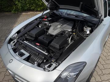 صورة 7 لـ 2010 Mercedes-BENZ SLS AMG