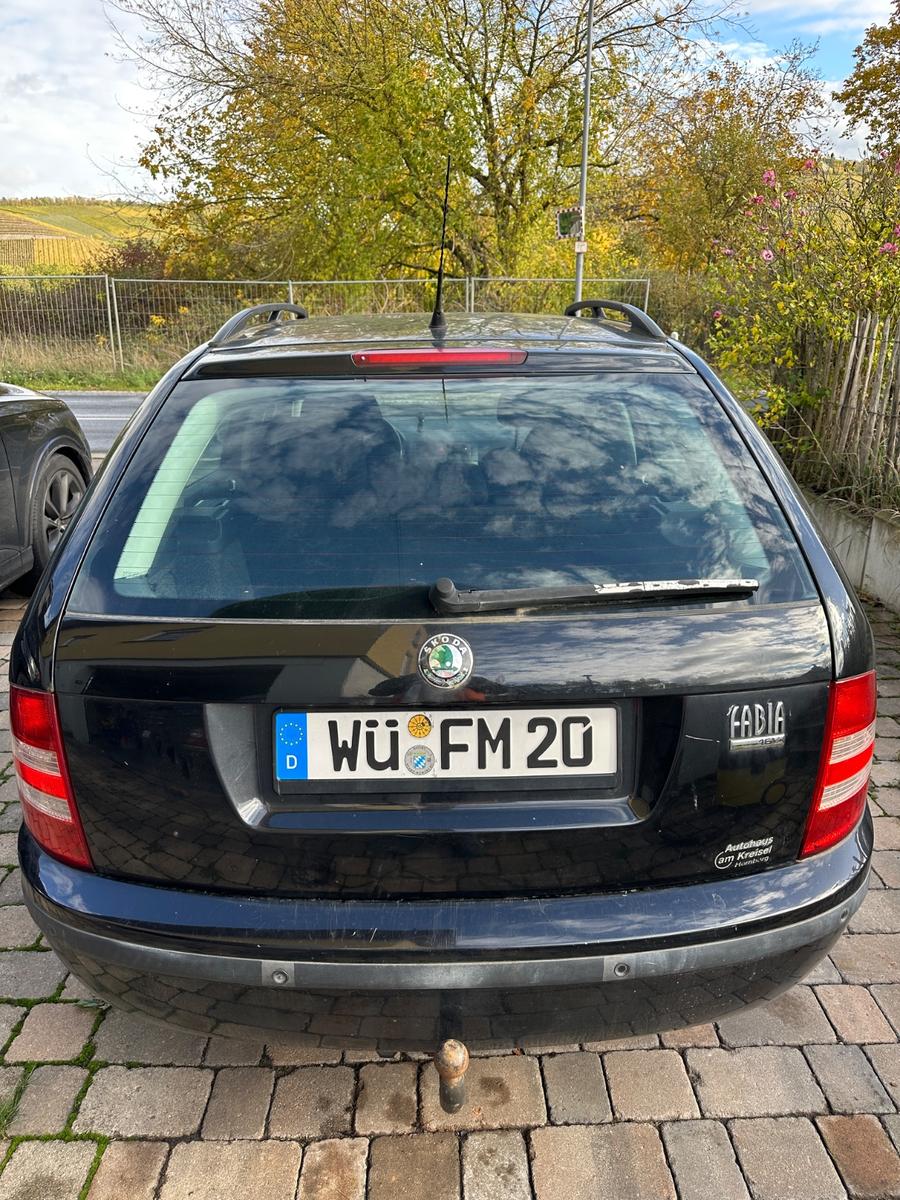 Skoda Fabia 2005 — rear view