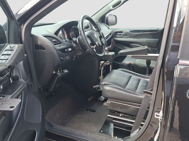 Fahrzeugabbildung Chrysler Voyager S Paravan Rollstuhlumbau