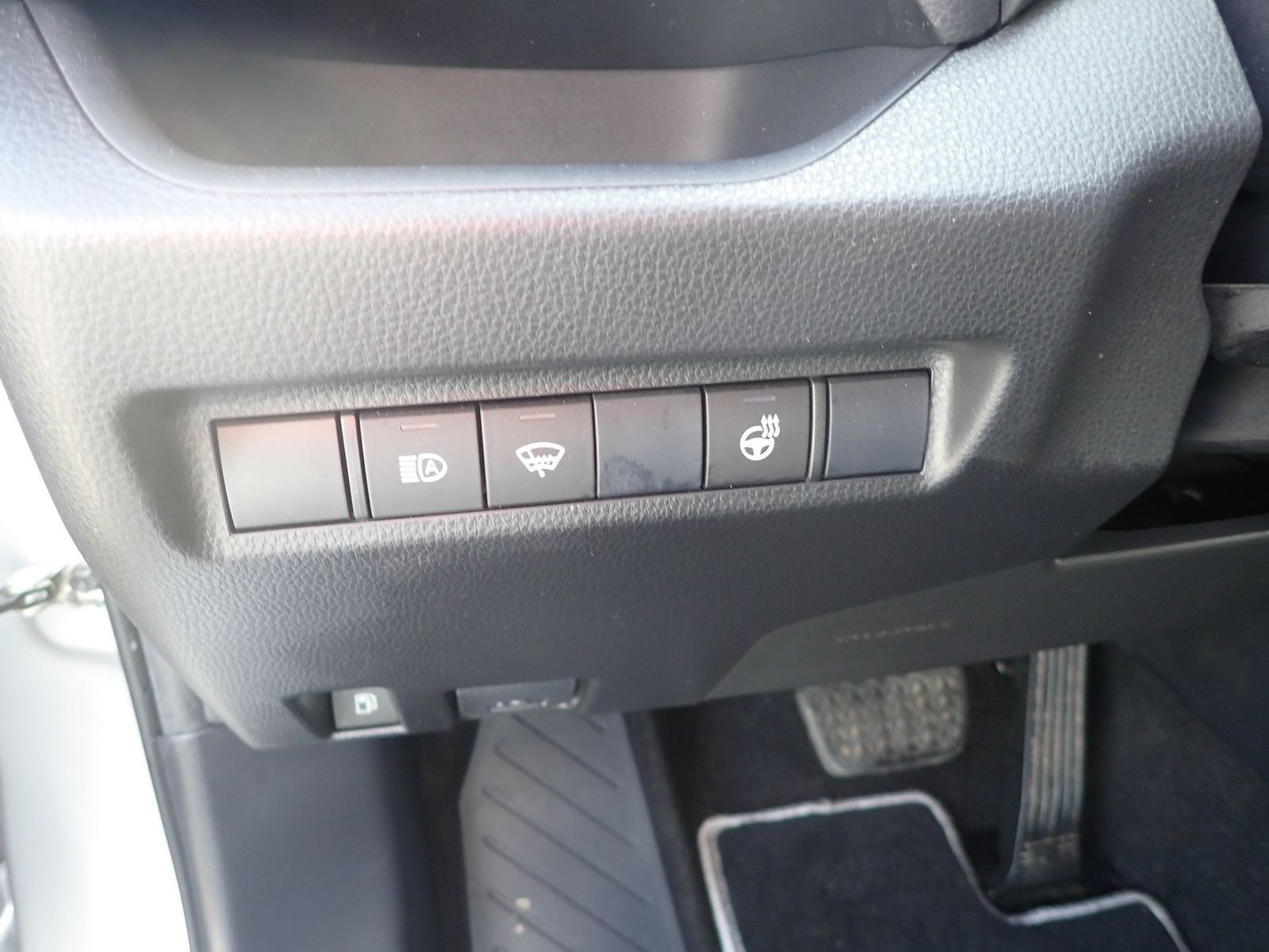 Fahrzeugabbildung Toyota RAV 4 Hybrid 4x2 Team Deutschland/AHK/KAMERA