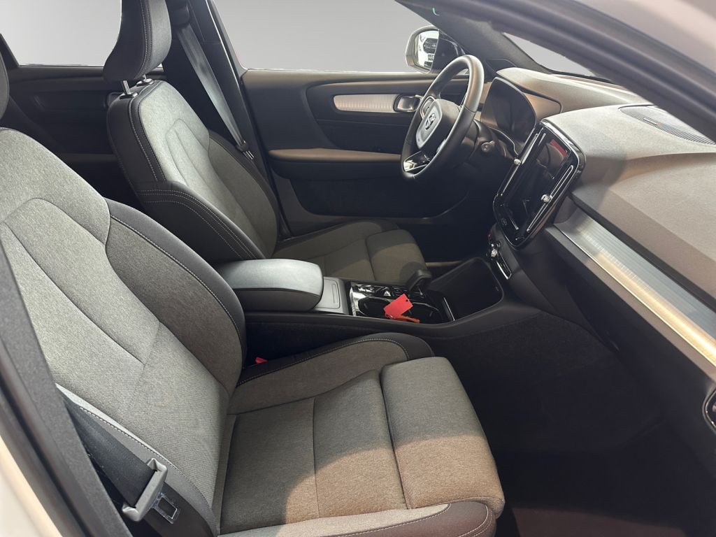 VOLVO XC40 B4 B DKG Plus Dark Fahrerassistenz-Paket VOLVO XC40 B4 B DKG Plus Dark Fahrerassistenz-Paket