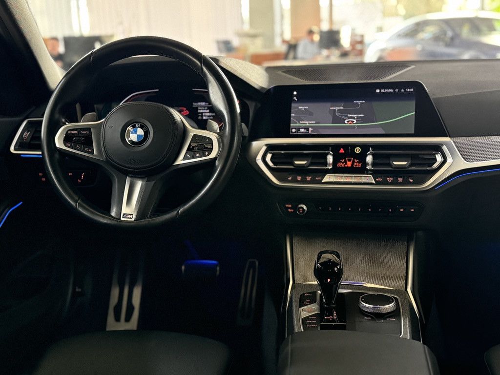 Fahrzeugabbildung BMW 330i xD M Sport Kamera Laser HUD DAB Komfort 19"