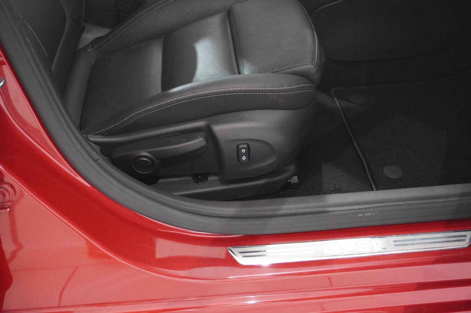 Fahrzeugabbildung Opel Astra K ST 1.5D ULTIMATE NAVI/SH/KAMERA/BOSE/AHK