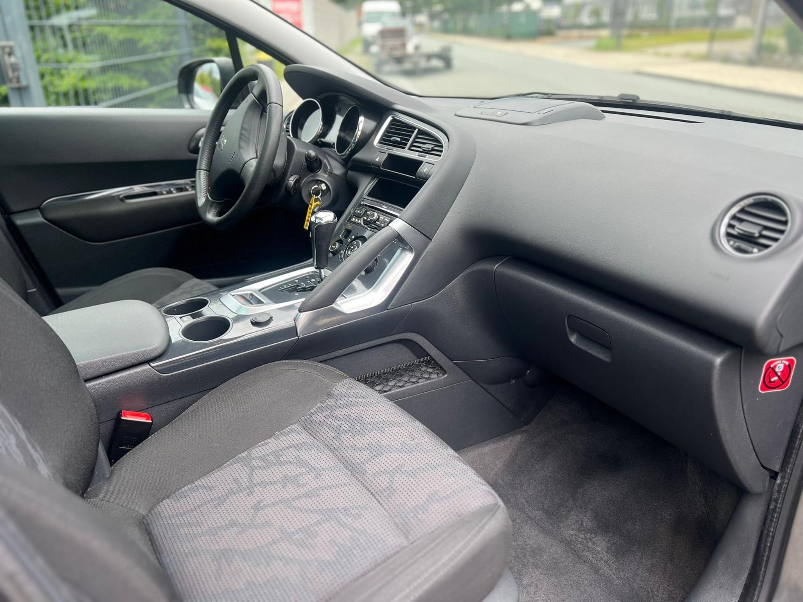 Peugeot 3008 Premium, Pano, Navi,