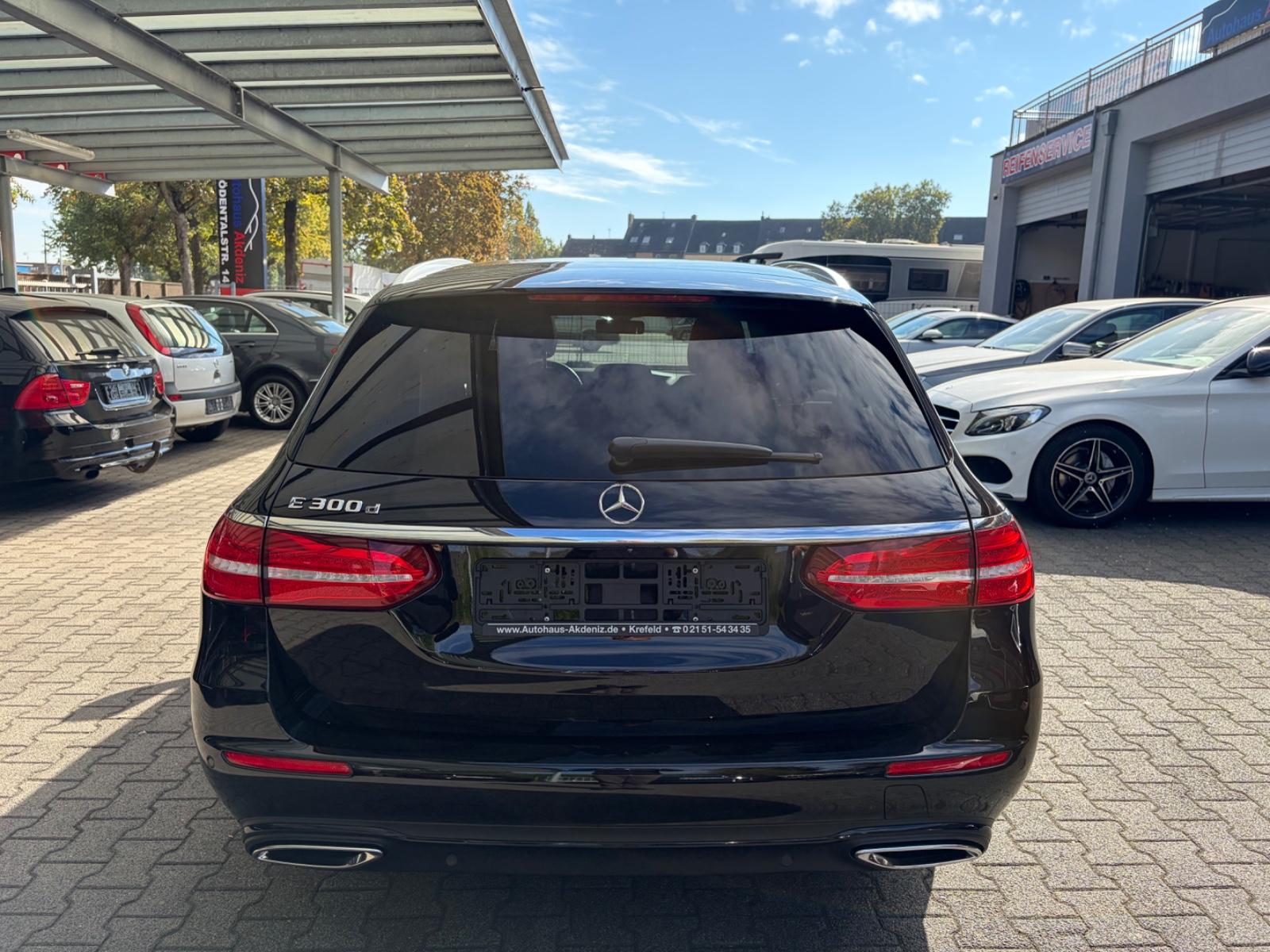 Mercedes-Benz E 300 d T 9G Avantgarde|NAVI|LED|KAM|AHK|Sport