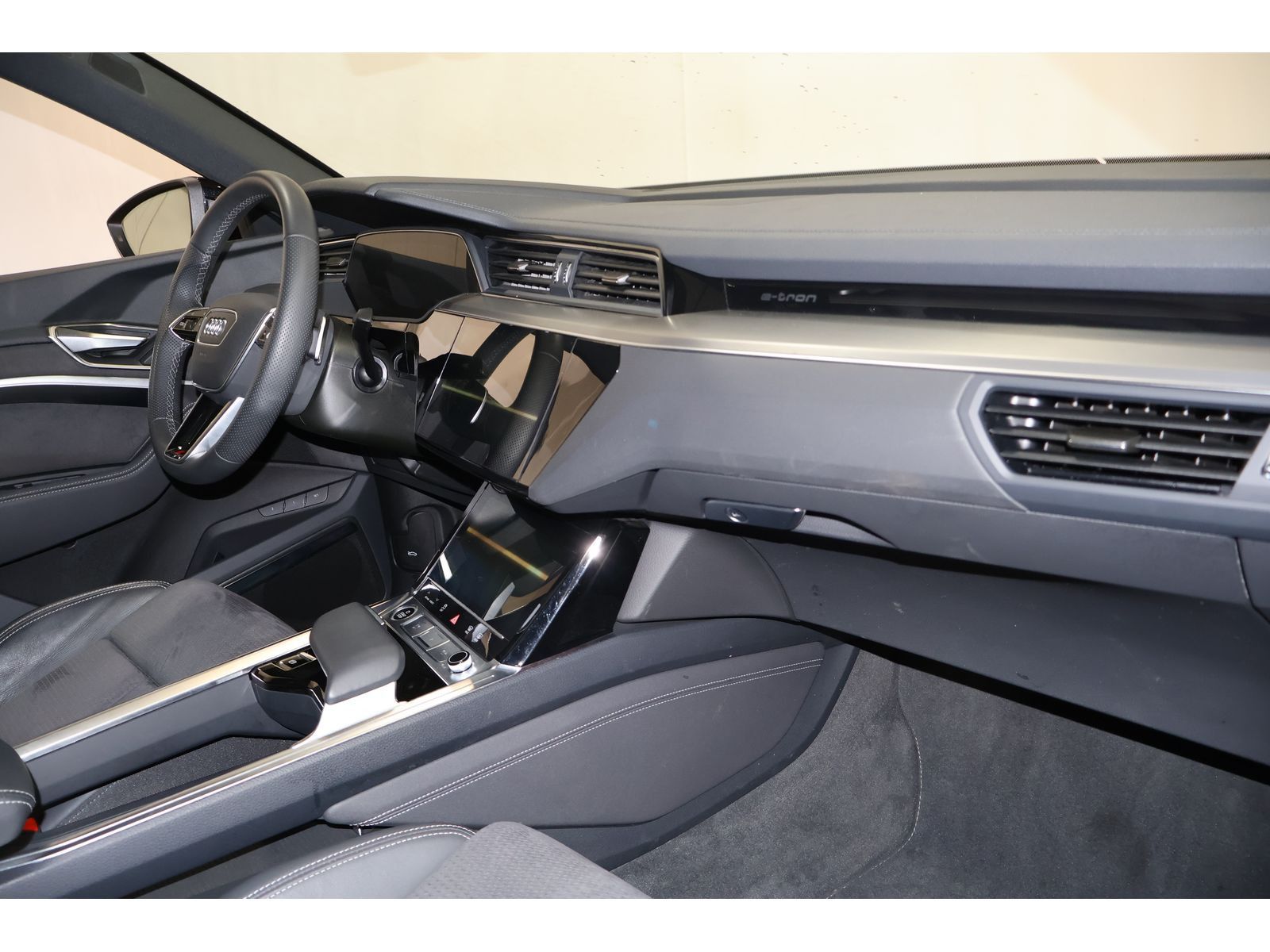 Audi Q8 e-tron - Bild 15