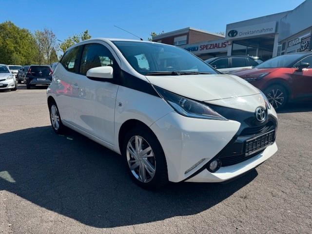 Toyota Aygo x-play touch ALLWETTER 2.te Hand
