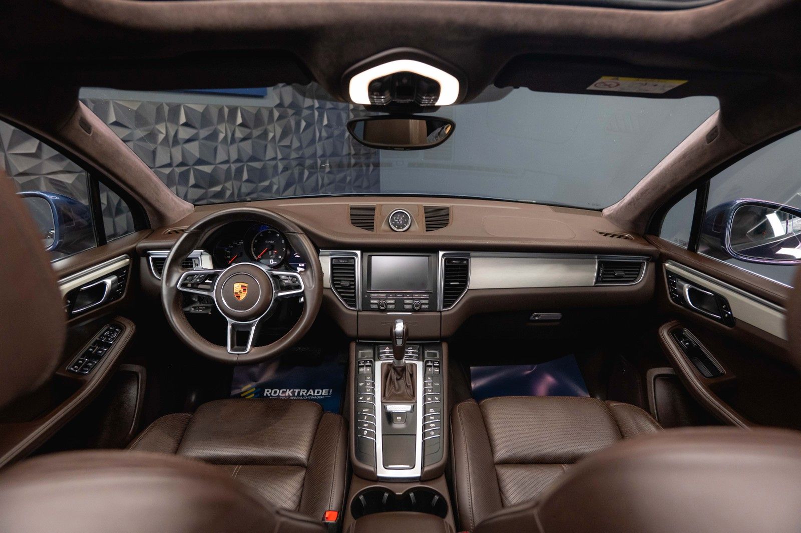 Fahrzeugabbildung Porsche Macan Turbo Sport-Design Chrono+ *Pano*DAB*LED*