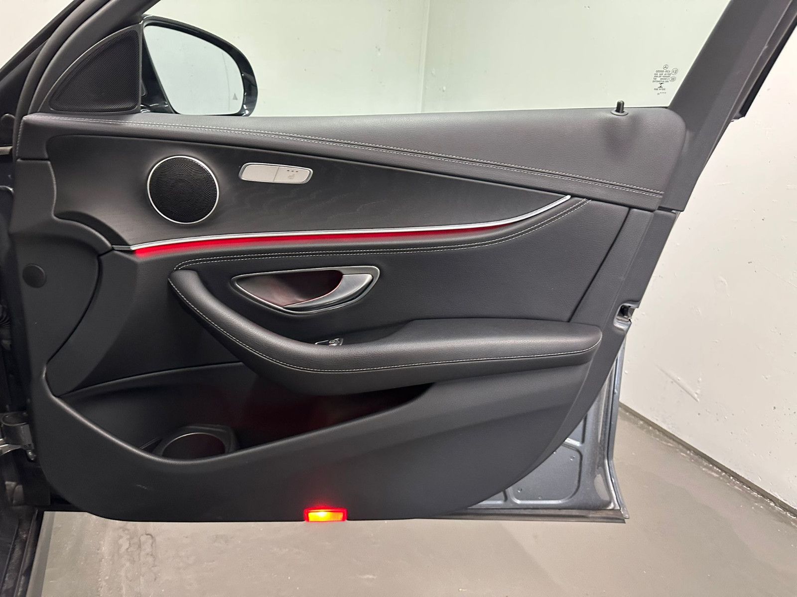 Fahrzeugabbildung Mercedes-Benz E 400 d 4MATIC T *AMG-LINE*PANO*AHK*LEDER*