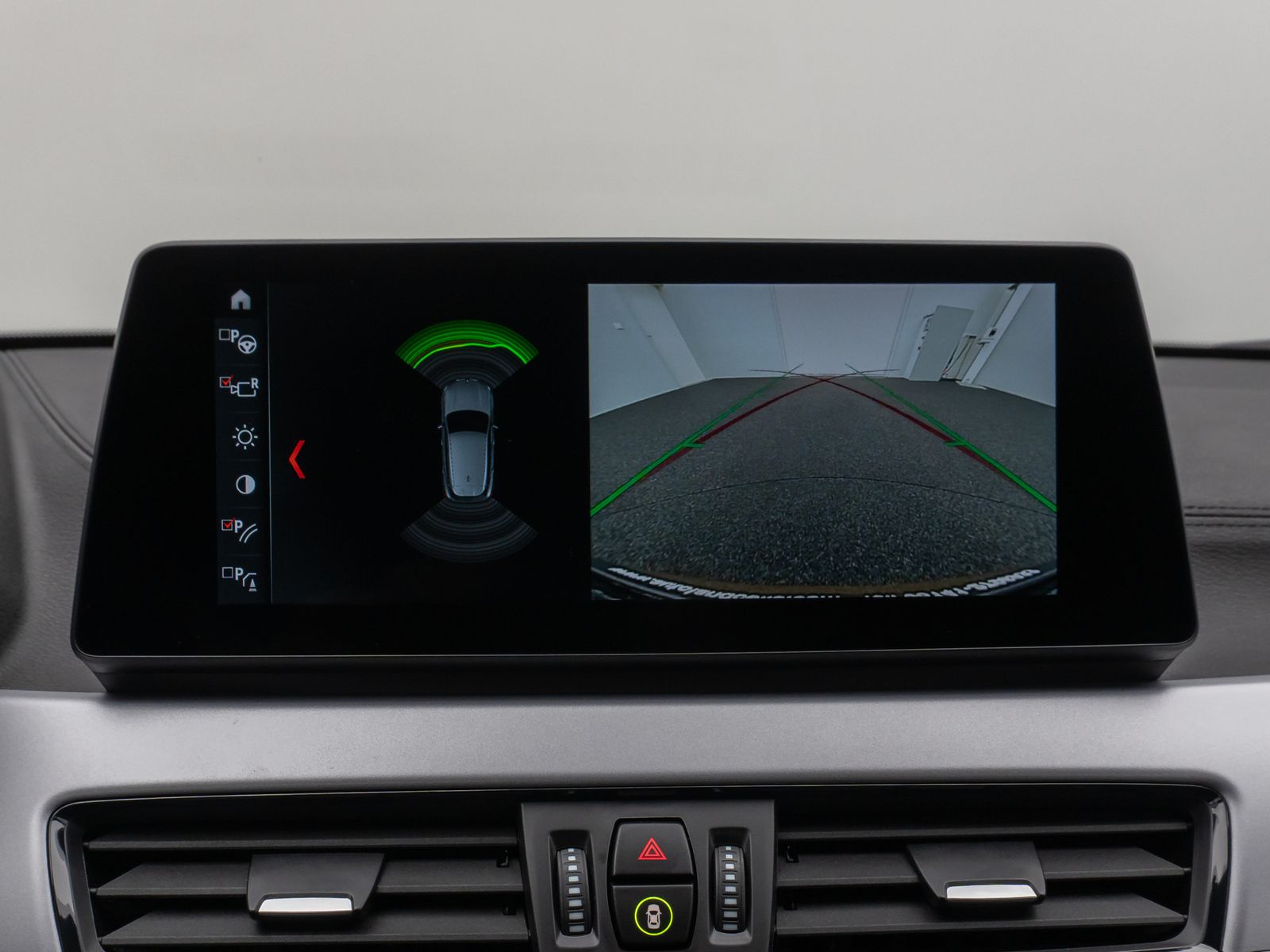 Fahrzeugabbildung BMW X2 xD25e Kamera HUD DAB Navi+ Alarm Sport LED