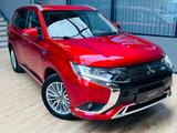 Mitsubishi Outlander / 4WD / Kamera / Sitzheiz. / Navi/1 Hd - gebrauchte Mitsubishi Kombis