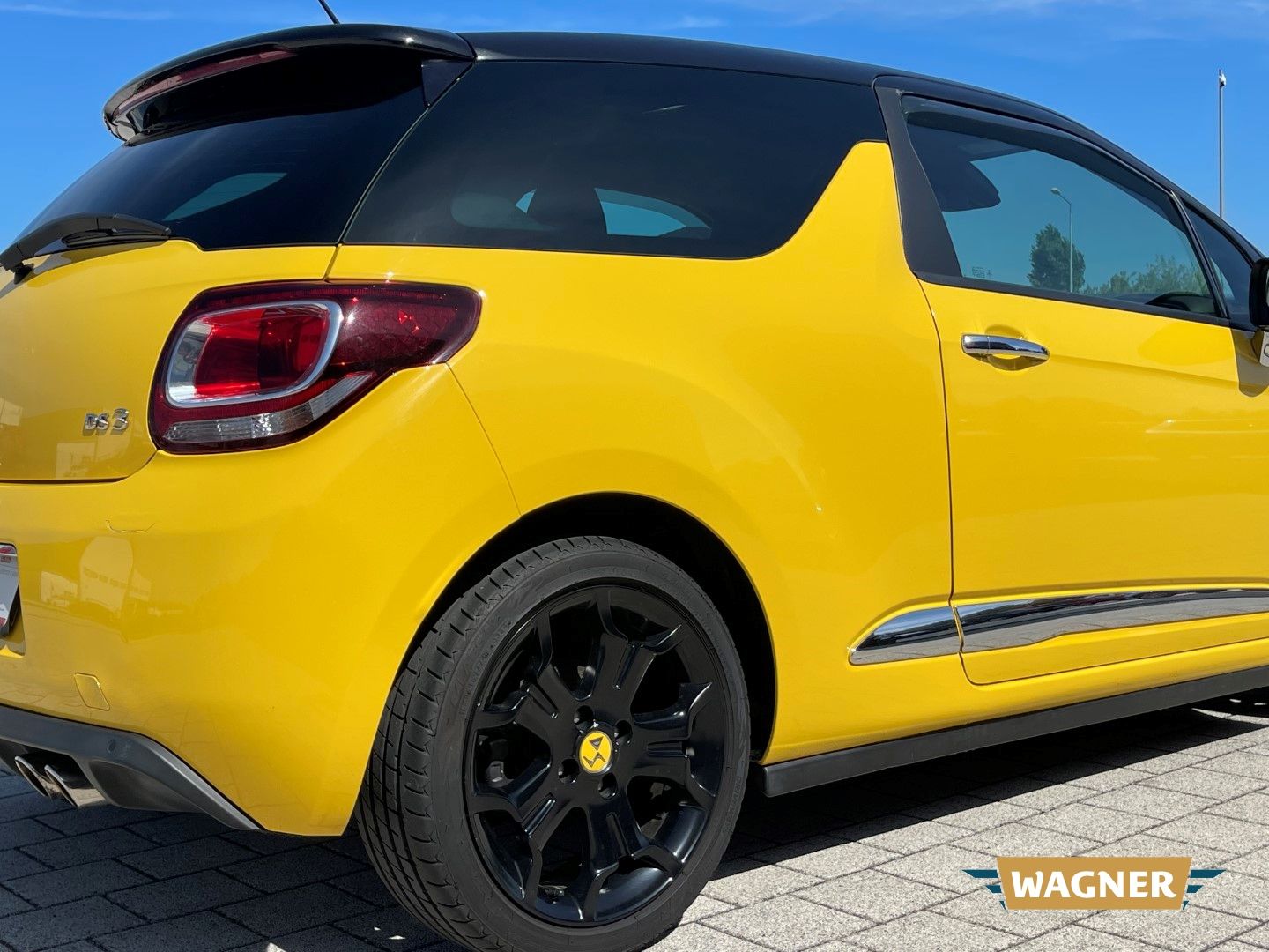 Fahrzeugabbildung Citroën DS3 SportChic Klimaautomatik Bi-Xenon Sportsitze
