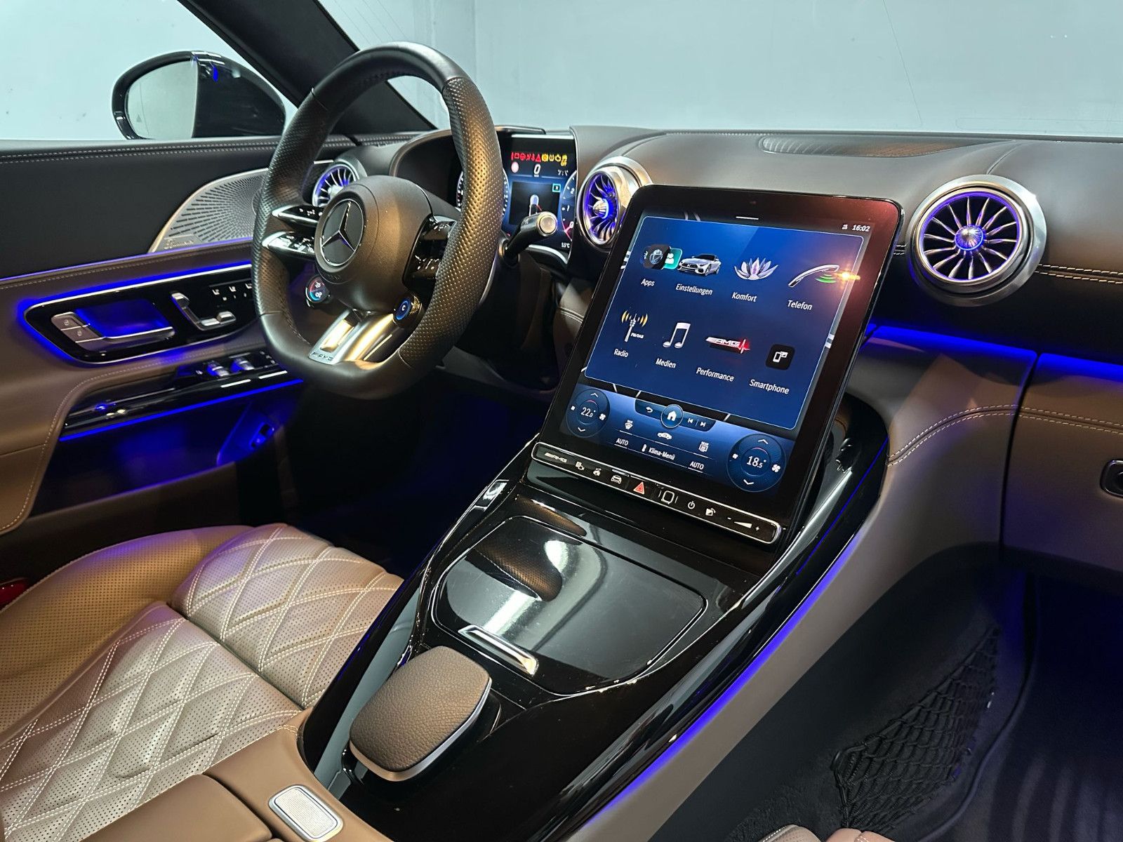 Fahrzeugabbildung Mercedes-Benz SL 63 4MATIC+ *MANUFAKTUR*NIGHT*LIFTSY*HEADUP*