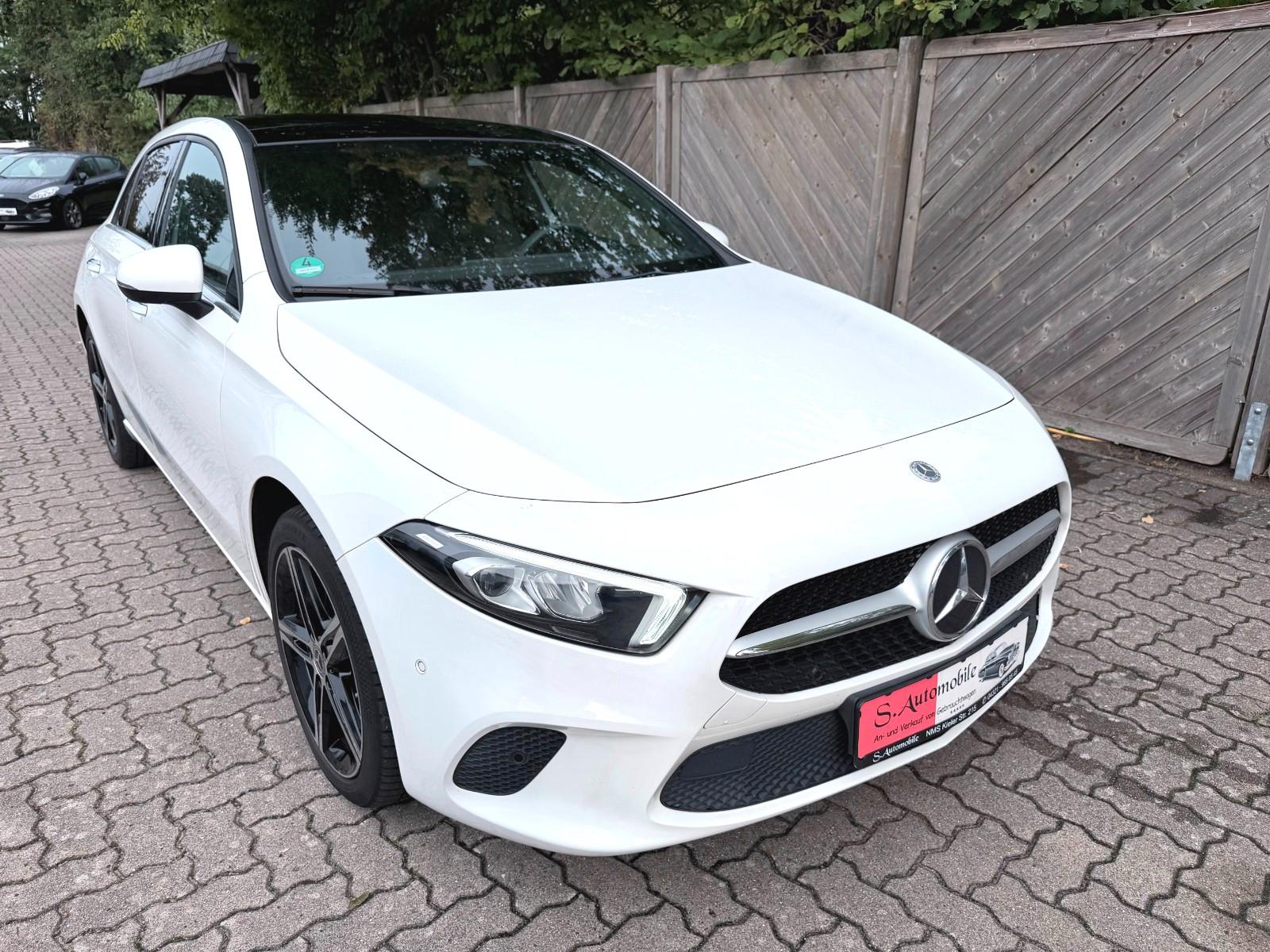 Mercedes-Benz A 250 e°Navigation°Parkass.°LED