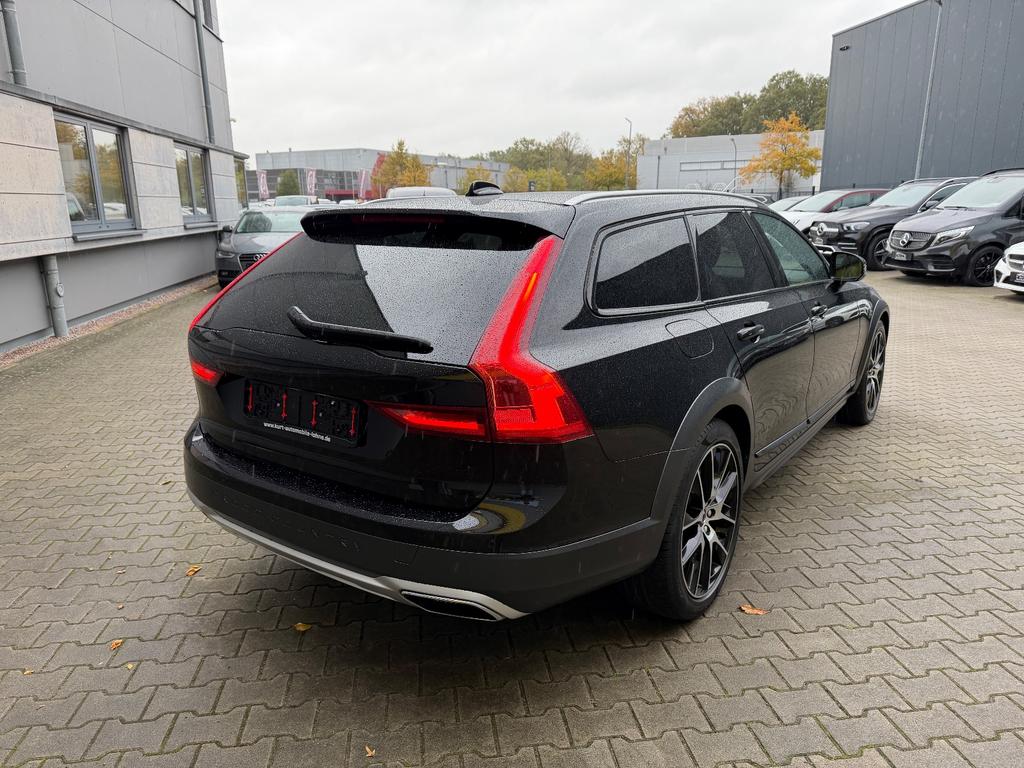 Volvo V90 Cross Country