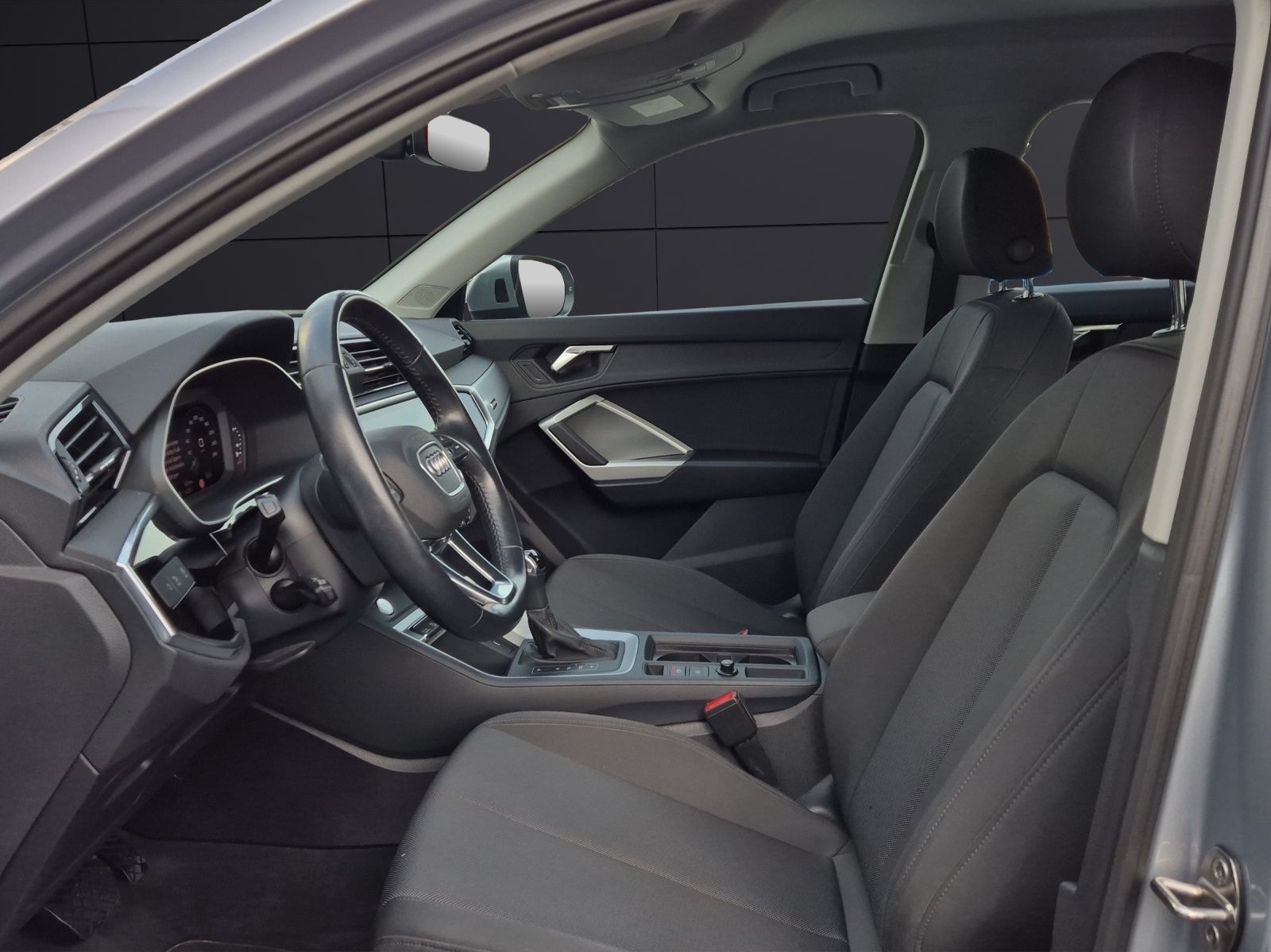 Fahrzeugabbildung Audi Q3 40 TFSI quattro S-tronic Standhzg. Matrix Nav