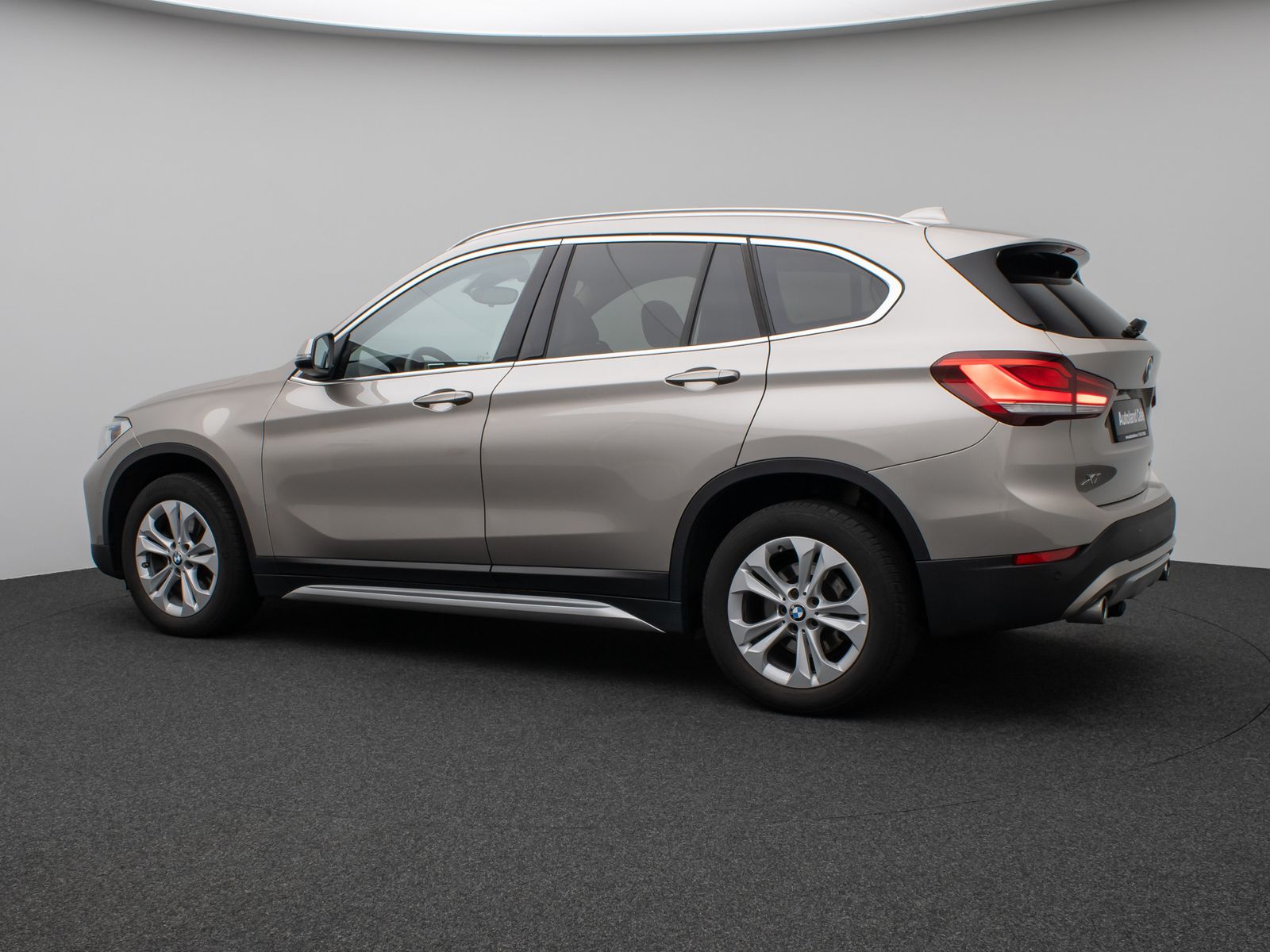 Fahrzeugabbildung BMW X1 xD25d xLine H/K DAB Parkassis AHK Alarm Sport