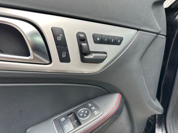 Fahrzeugabbildung Mercedes-Benz SLK 200 CGI Roadster AMG*Panorama*Memory*TOP*