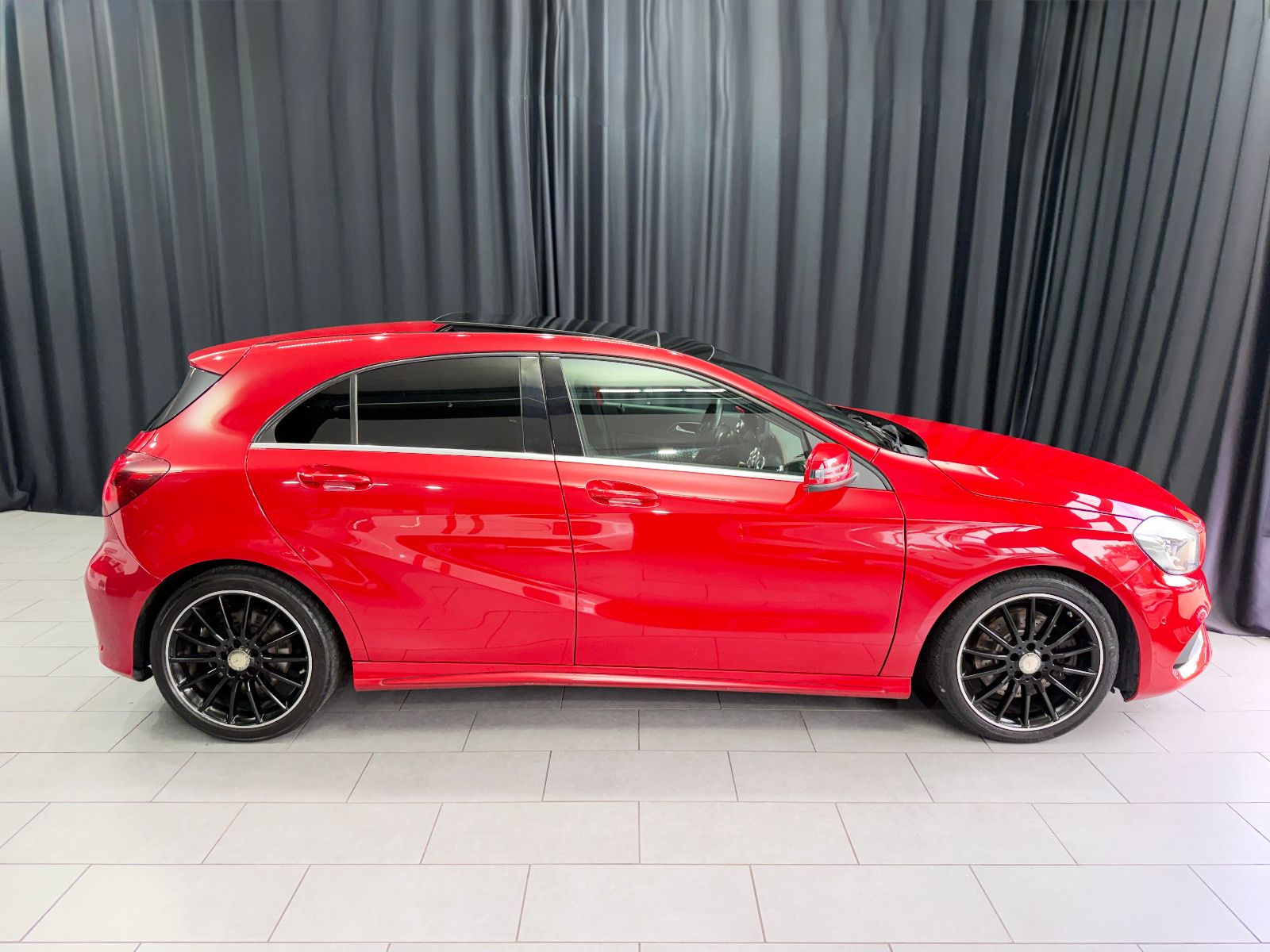 Fahrzeugabbildung Mercedes-Benz A 250 4Matic AMG-LINE|PANORAMA|7G AUTOMATIK|