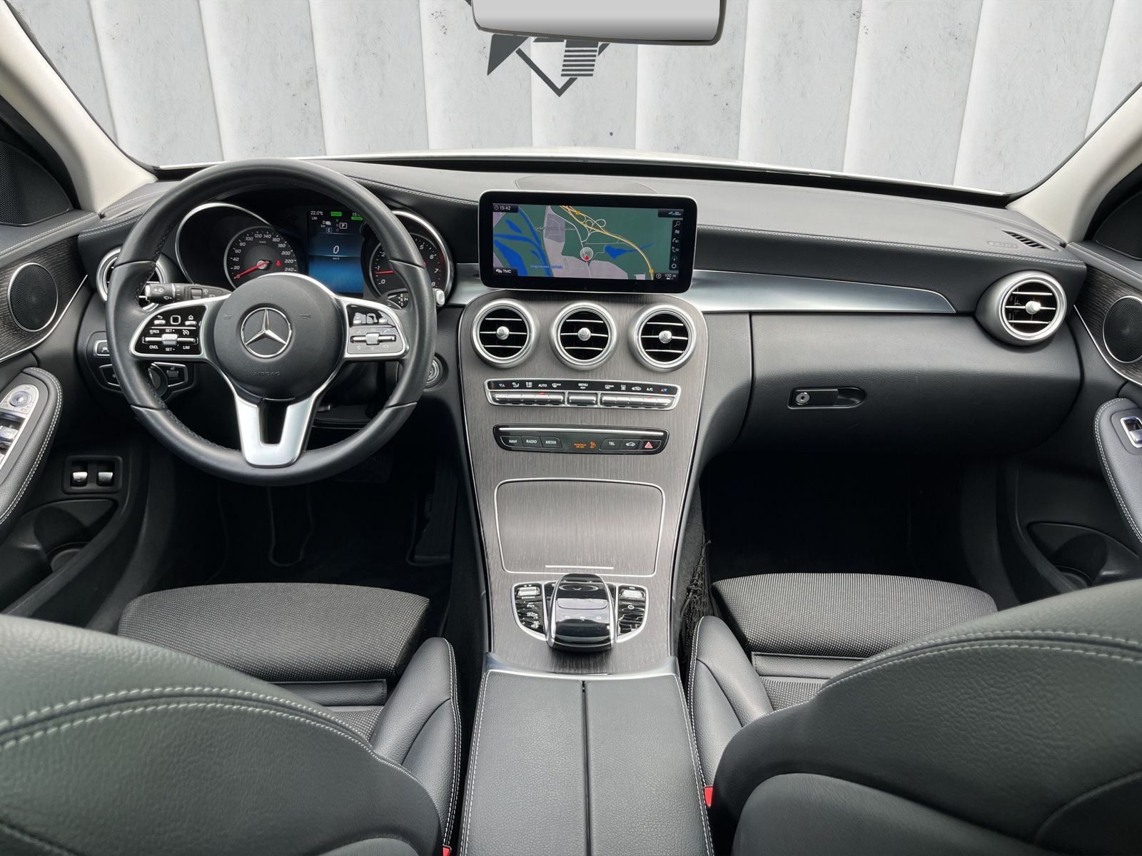 Fahrzeugabbildung Mercedes-Benz C 300 e T*AMG-Line*Pano*360°-Kam*Navi*SHZ*