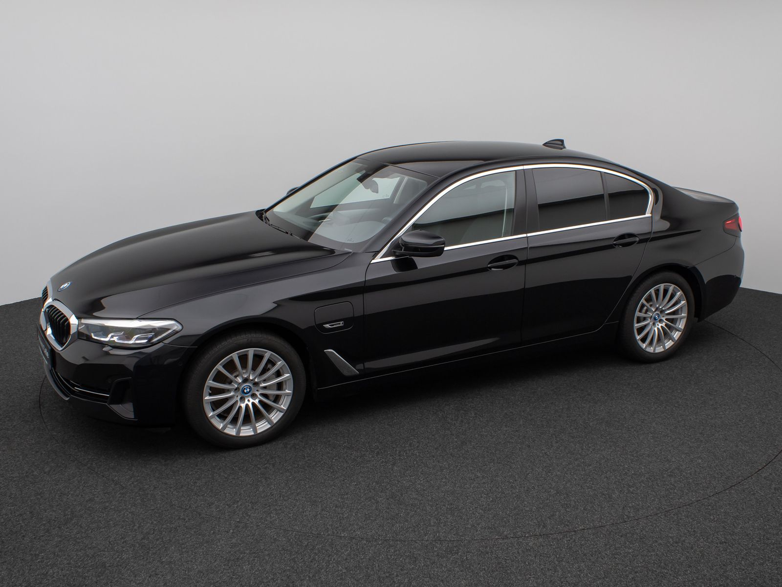 Fahrzeugabbildung BMW 530e Kamera DAB HiFi Leder 4xKlima Alarm 18Zoll