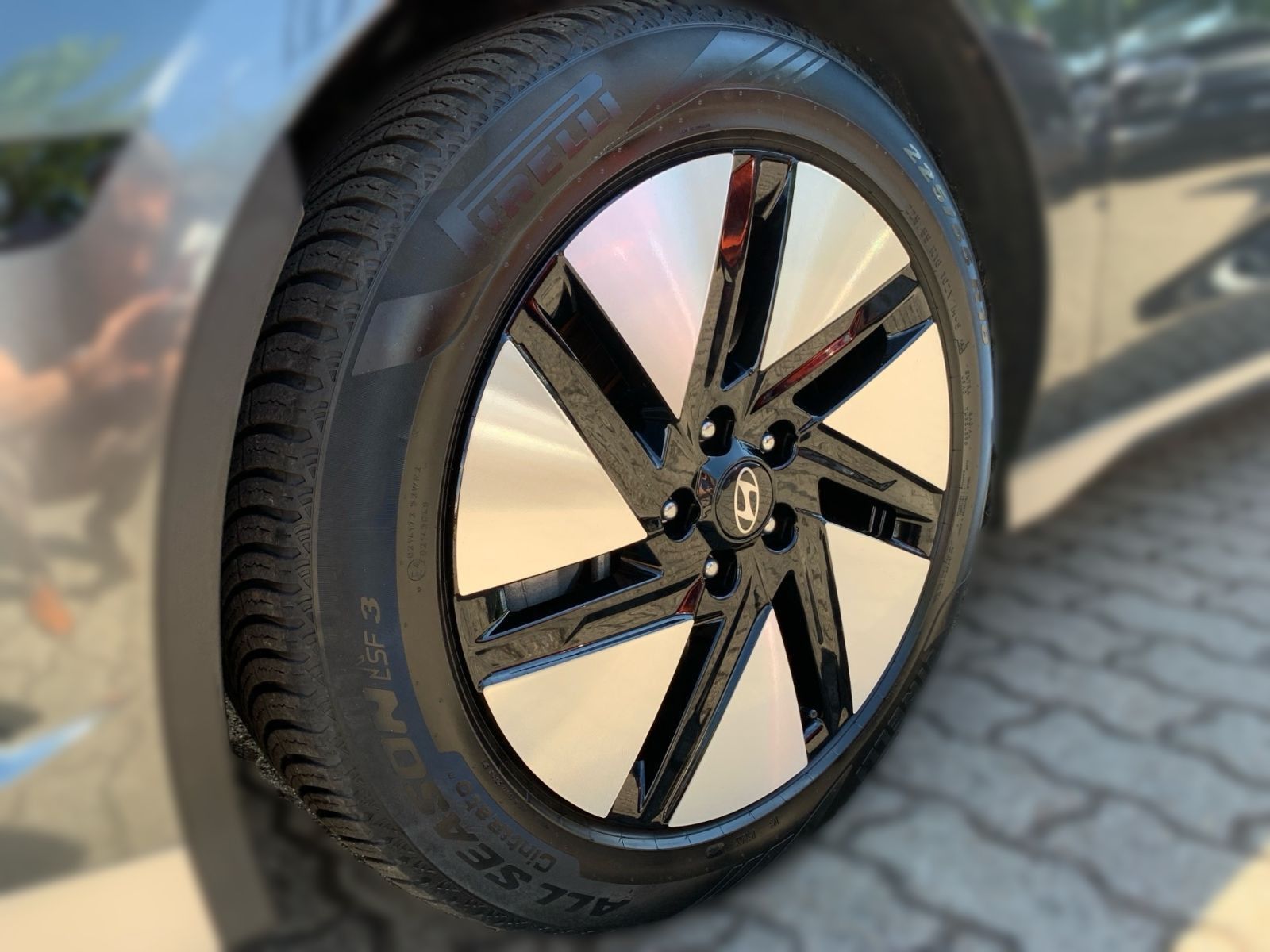 Fahrzeugabbildung Hyundai IONIQ 6 Techniq Elektro 4WD 77,4 kWh Park-Paket