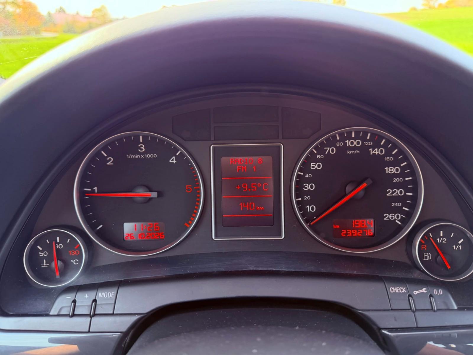 Audi A4 2004 — photo 15
