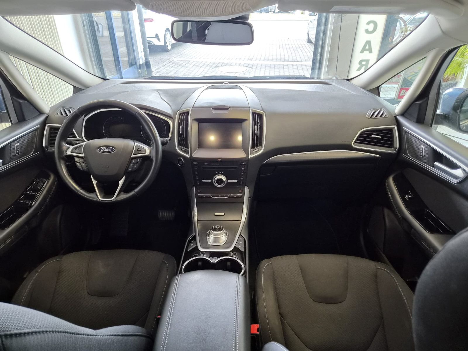 Fahrzeugabbildung Ford S-Max Titanium / 7 SITZE / SCHECKHEFT