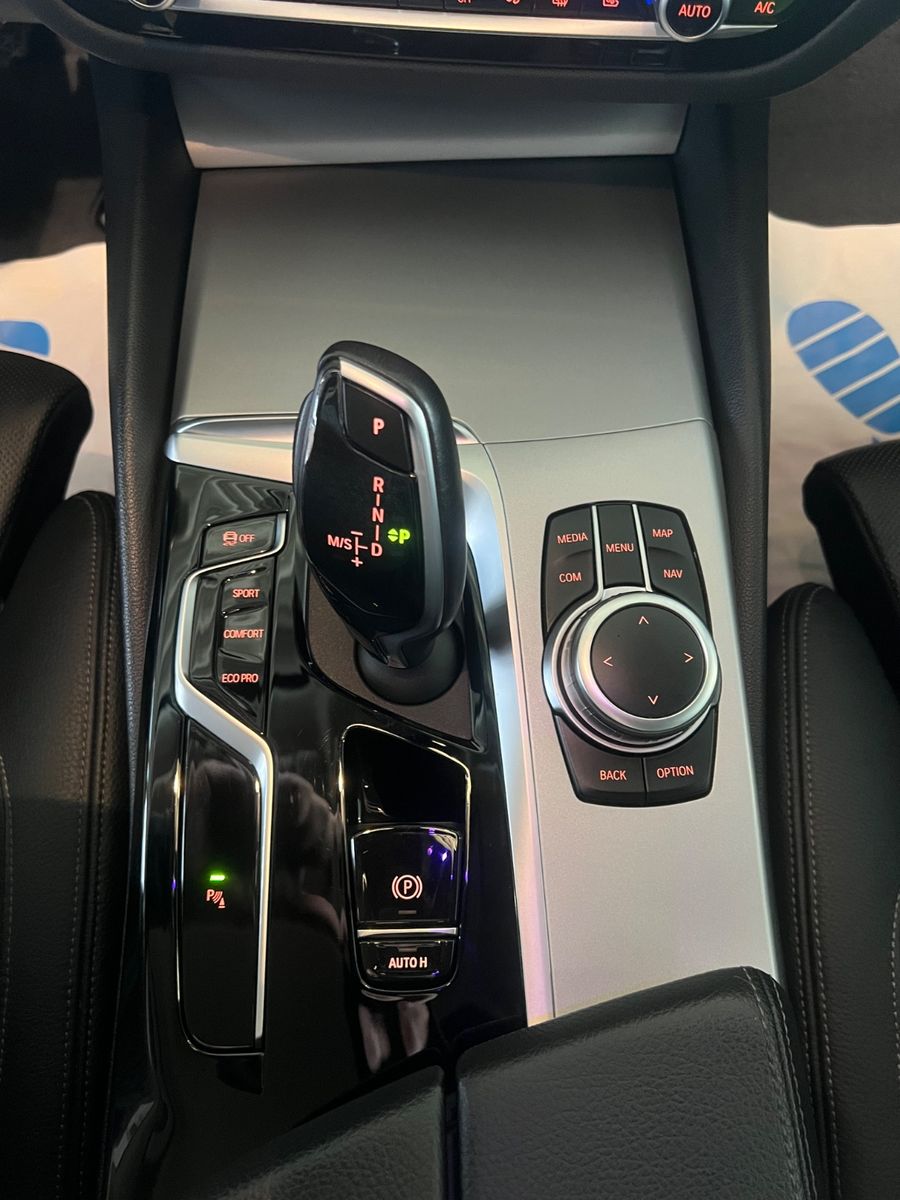 Fahrzeugabbildung BMW 520 d Lim. Mild Hybrid *SITZHEIZUNG & BELÜFTUNG*