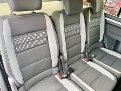 Fahrzeugabbildung Volkswagen Touran 1.6 TDI Life AAC NAVI SHZ PDC VORN ALU