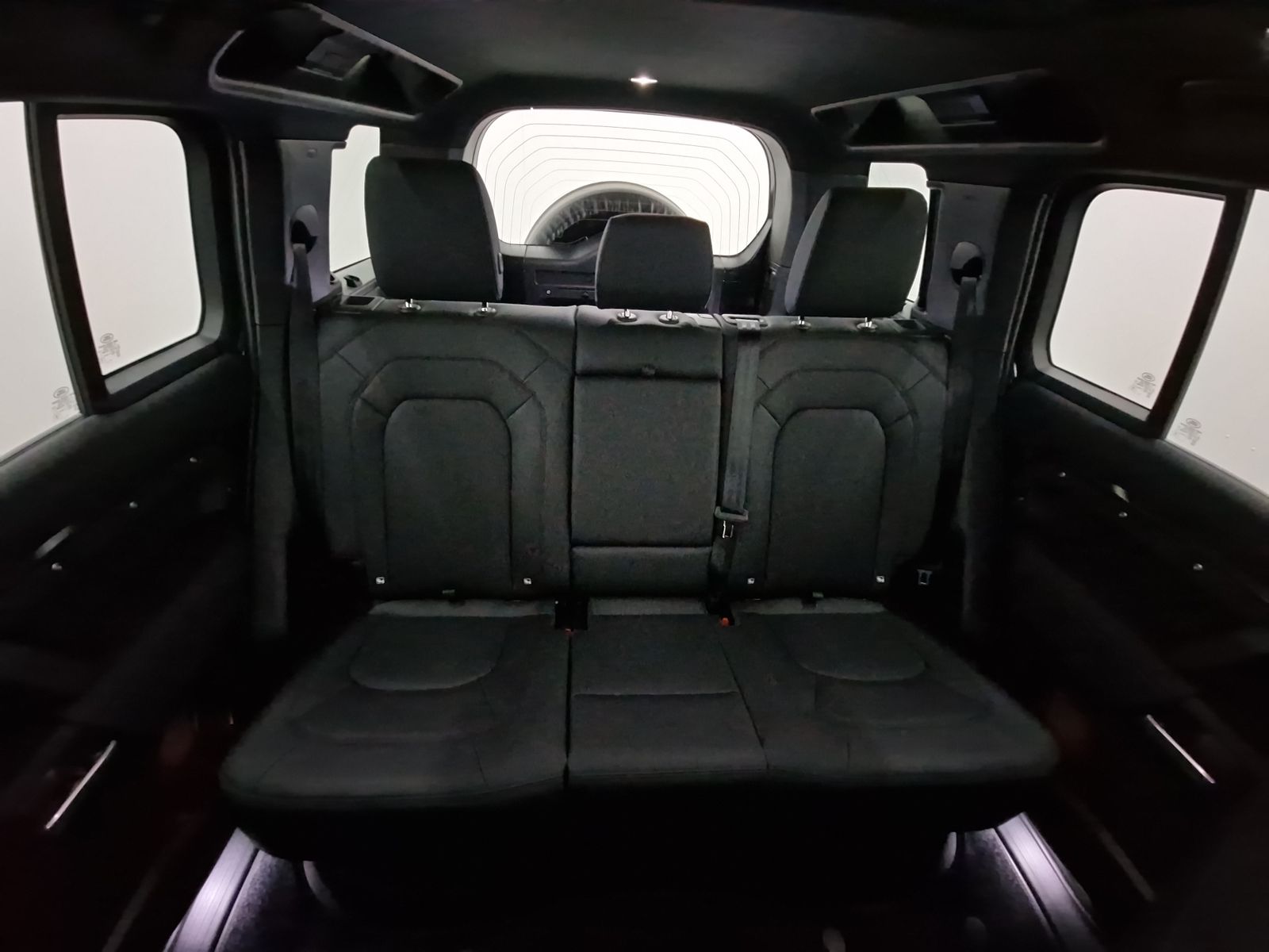 LAND ROVER Defender D250 X-Dynamic SE AHK Pano – Bild 13