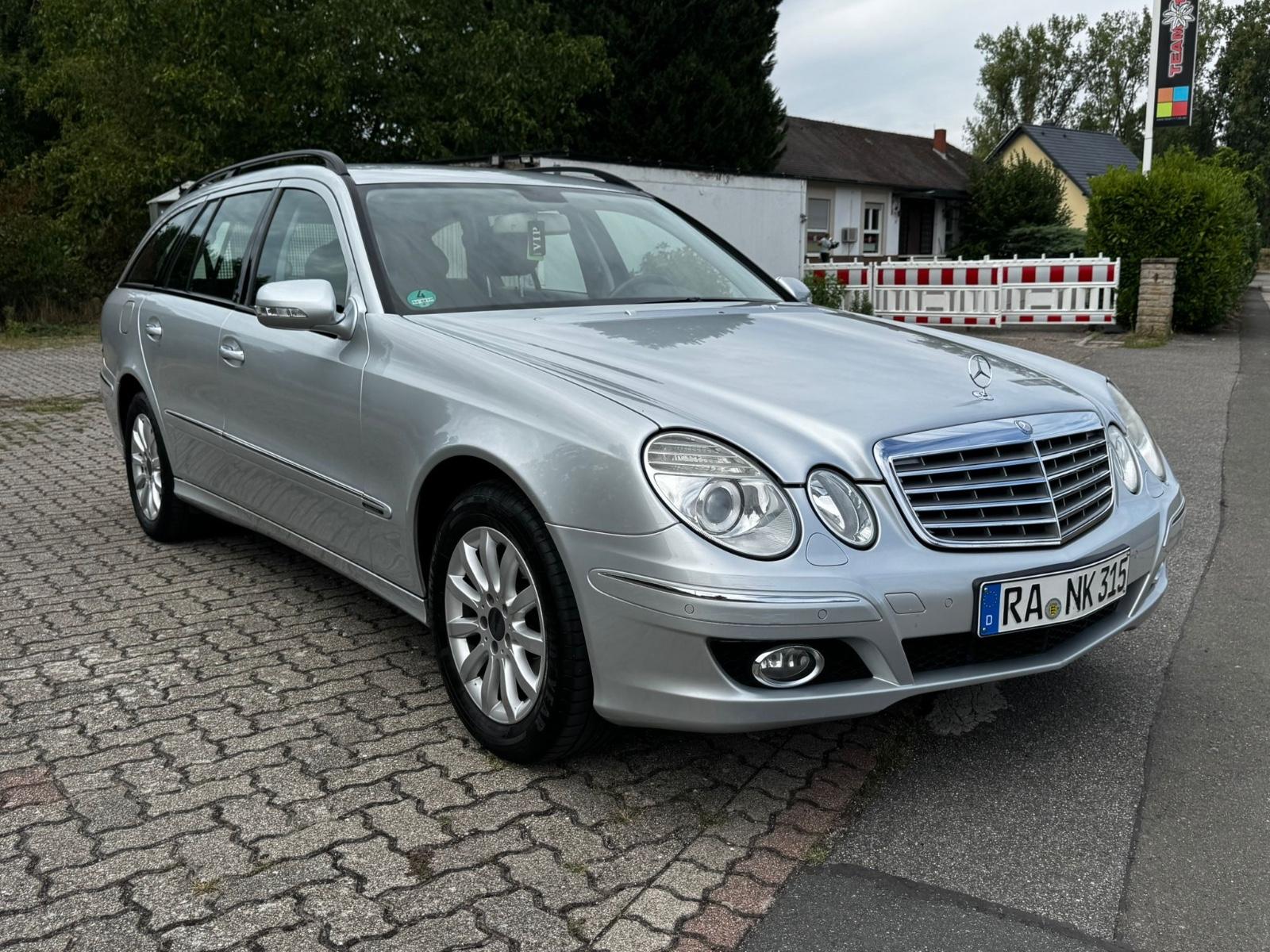 Mercedes-Benz E200 2008 — interior