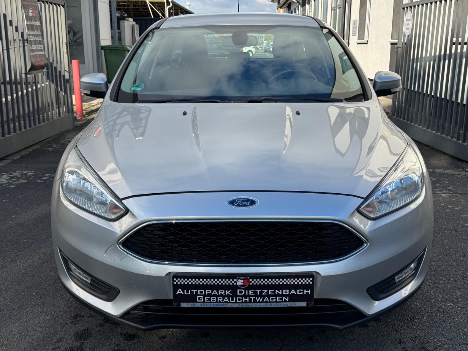 Ford Focus 2015 — rear view