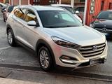 Hyundai Tucson 1.6 dci -unipro-117 mila km -rate-garanzi - Hyundai TUCSON Kombi Gebrauchtwagen