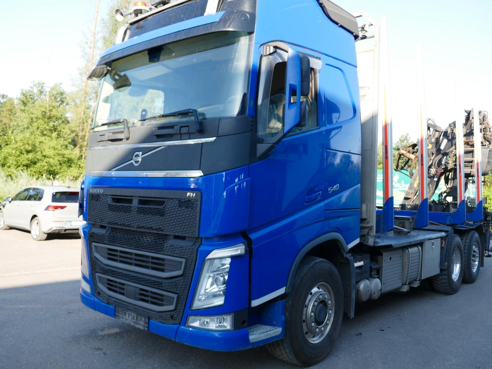 Volvo FH540 6x4/2 x trac Holz Lkw m. Kran